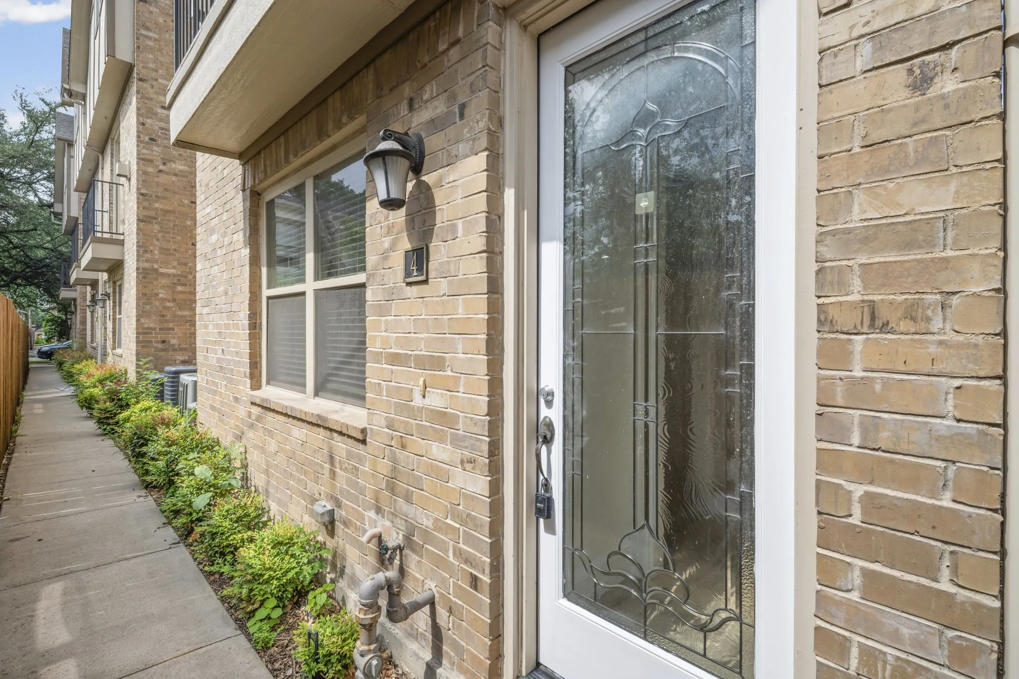 Townhouse For Rent in Dallas County , 4144 Grassmere Lane 4, University Park, Texas 75205, 4 Bedroom, 4 Bathroom, 2 Garage spaces, 2,350 Sqft, built in 2007, mls#21323738, Real Estate Agent in University Park, Homes For Rent in Dallas county, Homes For Rent in University Park, Realtor in University Park Texas, Real Estate Brokerage Independent Realty Texas, Luminita Cordes Realtor