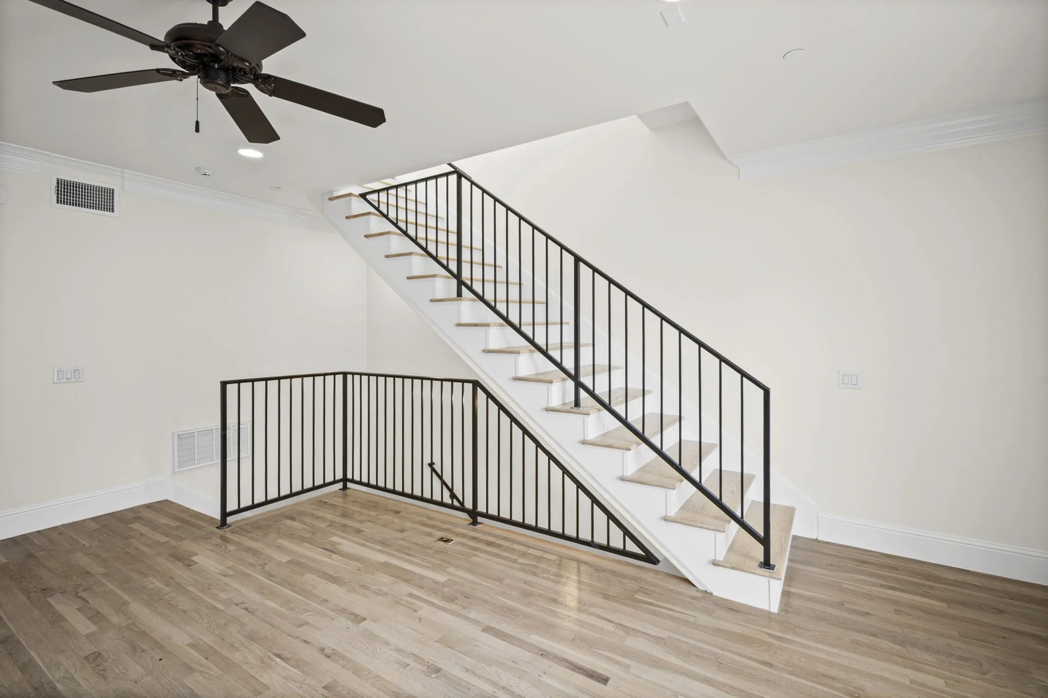 Townhouse For Rent in Dallas County , 4144 Grassmere Lane 4, University Park, Texas 75205, 4 Bedroom, 4 Bathroom, 2 Garage spaces, 2,350 Sqft, built in 2007, mls#21323738, Real Estate Agent in University Park, Homes For Rent in Dallas county, Homes For Rent in University Park, Realtor in University Park Texas, Real Estate Brokerage Independent Realty Texas, Luminita Cordes Realtor