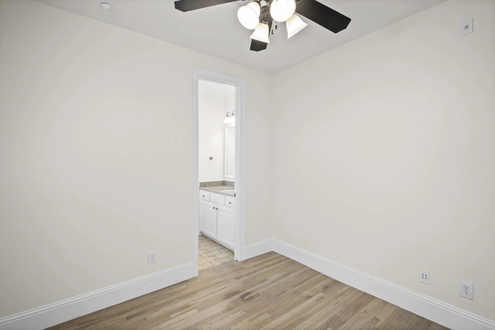 Townhouse For Rent in Dallas County , 4144 Grassmere Lane 4, University Park, Texas 75205, 4 Bedroom, 4 Bathroom, 2 Garage spaces, 2,350 Sqft, built in 2007, mls#21323738, Real Estate Agent in University Park, Homes For Rent in Dallas county, Homes For Rent in University Park, Realtor in University Park Texas, Real Estate Brokerage Independent Realty Texas, Luminita Cordes Realtor