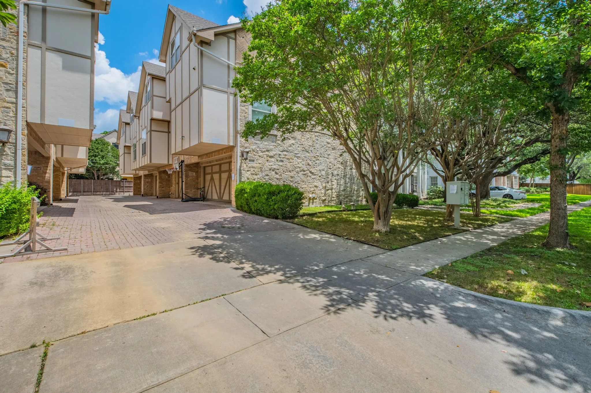Townhouse For Rent in Dallas County , 4144 Grassmere Lane 4, University Park, Texas 75205, 4 Bedroom, 4 Bathroom, 2 Garage spaces, 2,350 Sqft, built in 2007, mls#21323738, Real Estate Agent in University Park, Homes For Rent in Dallas county, Homes For Rent in University Park, Realtor in University Park Texas, Real Estate Brokerage Independent Realty Texas, Luminita Cordes Realtor