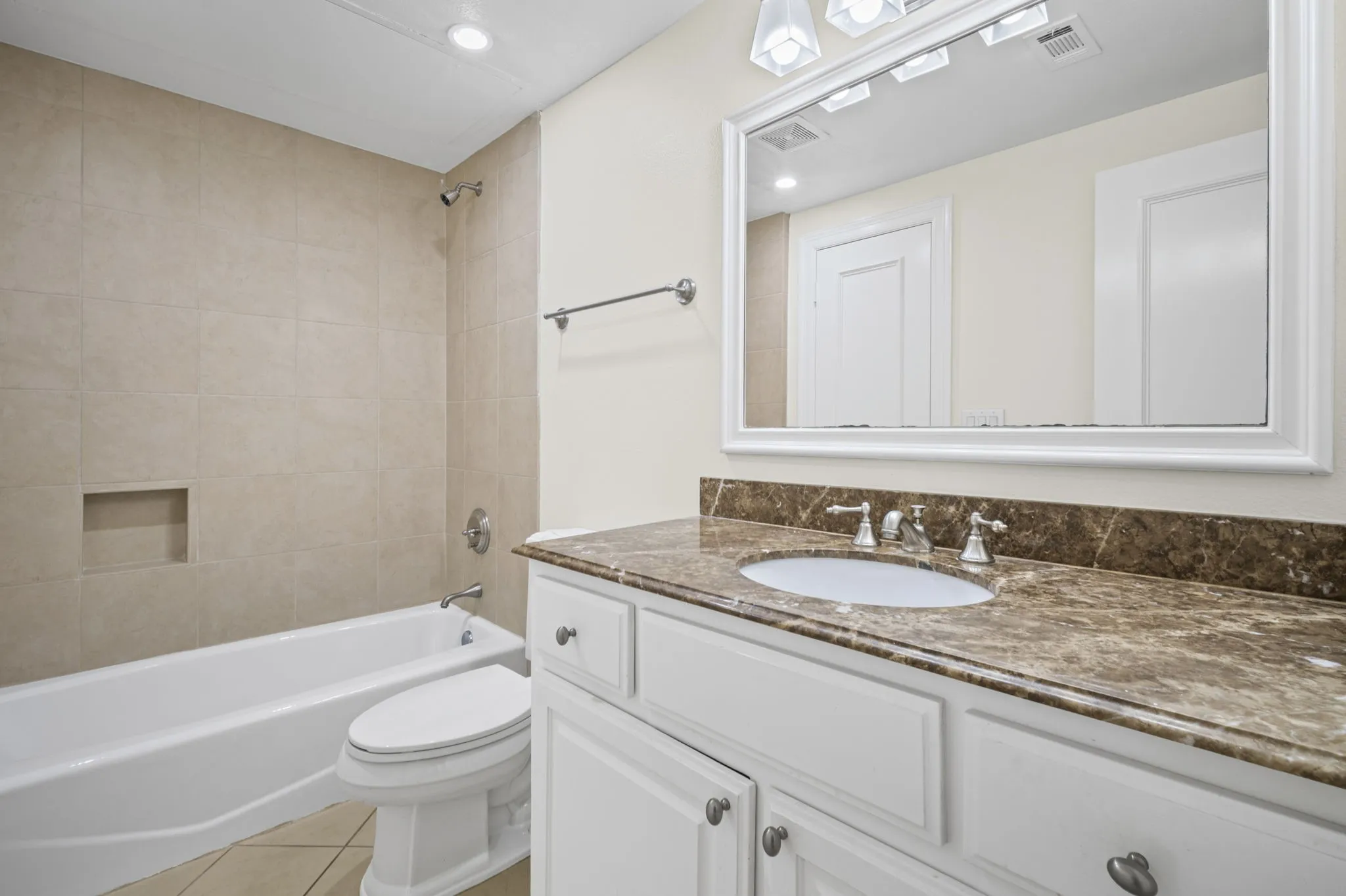 Townhouse For Rent in Dallas County , 4144 Grassmere Lane 4, University Park, Texas 75205, 4 Bedroom, 4 Bathroom, 2 Garage spaces, 2,350 Sqft, built in 2007, mls#21323738, Real Estate Agent in University Park, Homes For Rent in Dallas county, Homes For Rent in University Park, Realtor in University Park Texas, Real Estate Brokerage Independent Realty Texas, Luminita Cordes Realtor