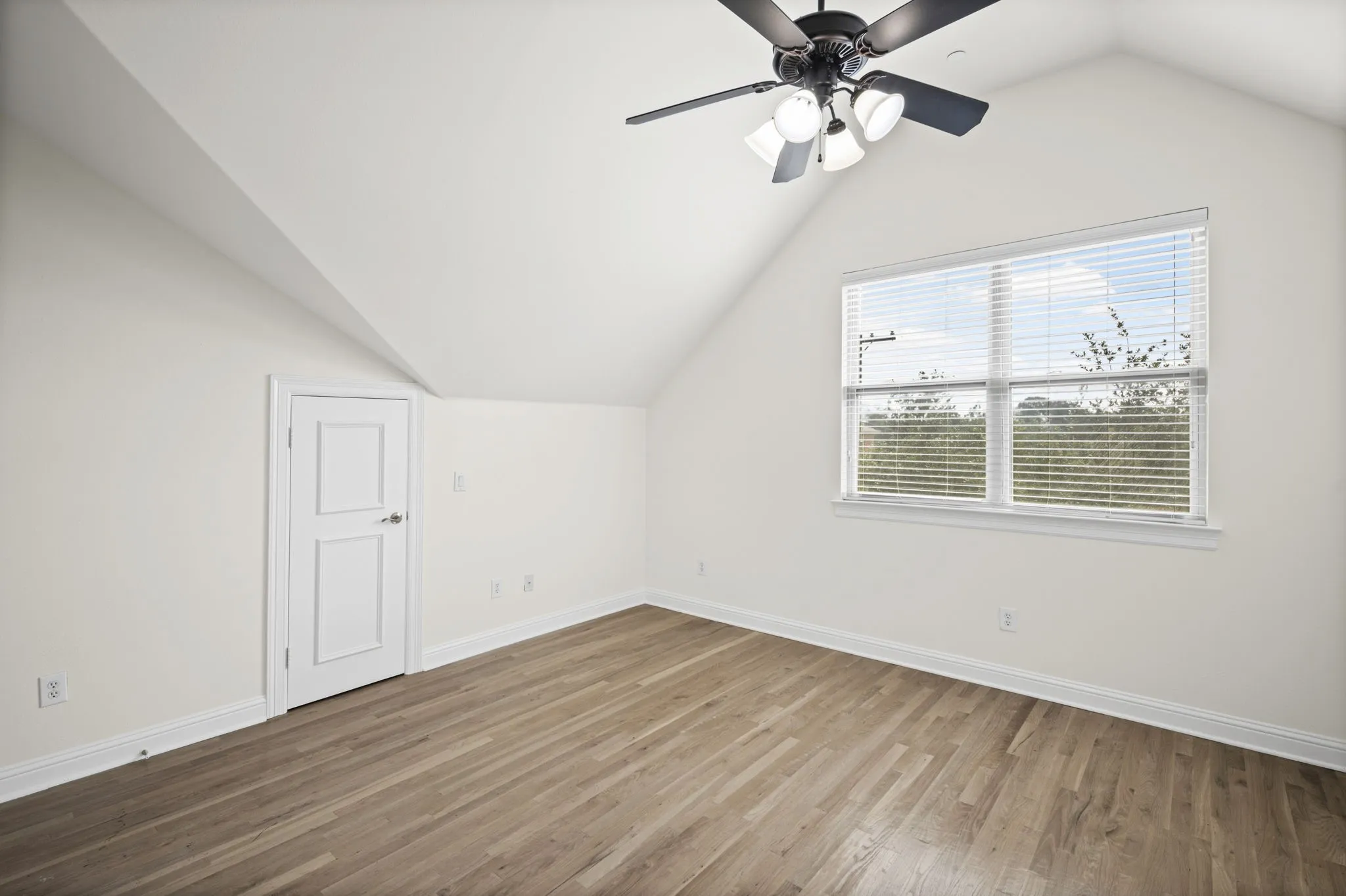 Townhouse For Rent in Dallas County , 4144 Grassmere Lane 4, University Park, Texas 75205, 4 Bedroom, 4 Bathroom, 2 Garage spaces, 2,350 Sqft, built in 2007, mls#21323738, Real Estate Agent in University Park, Homes For Rent in Dallas county, Homes For Rent in University Park, Realtor in University Park Texas, Real Estate Brokerage Independent Realty Texas, Luminita Cordes Realtor