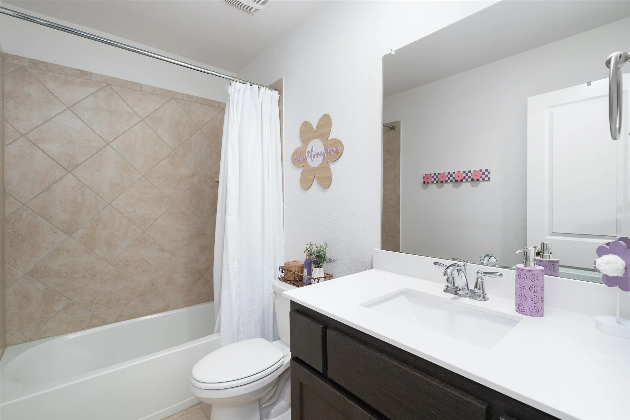 Ensuite bathroom for secondary bedroom.
