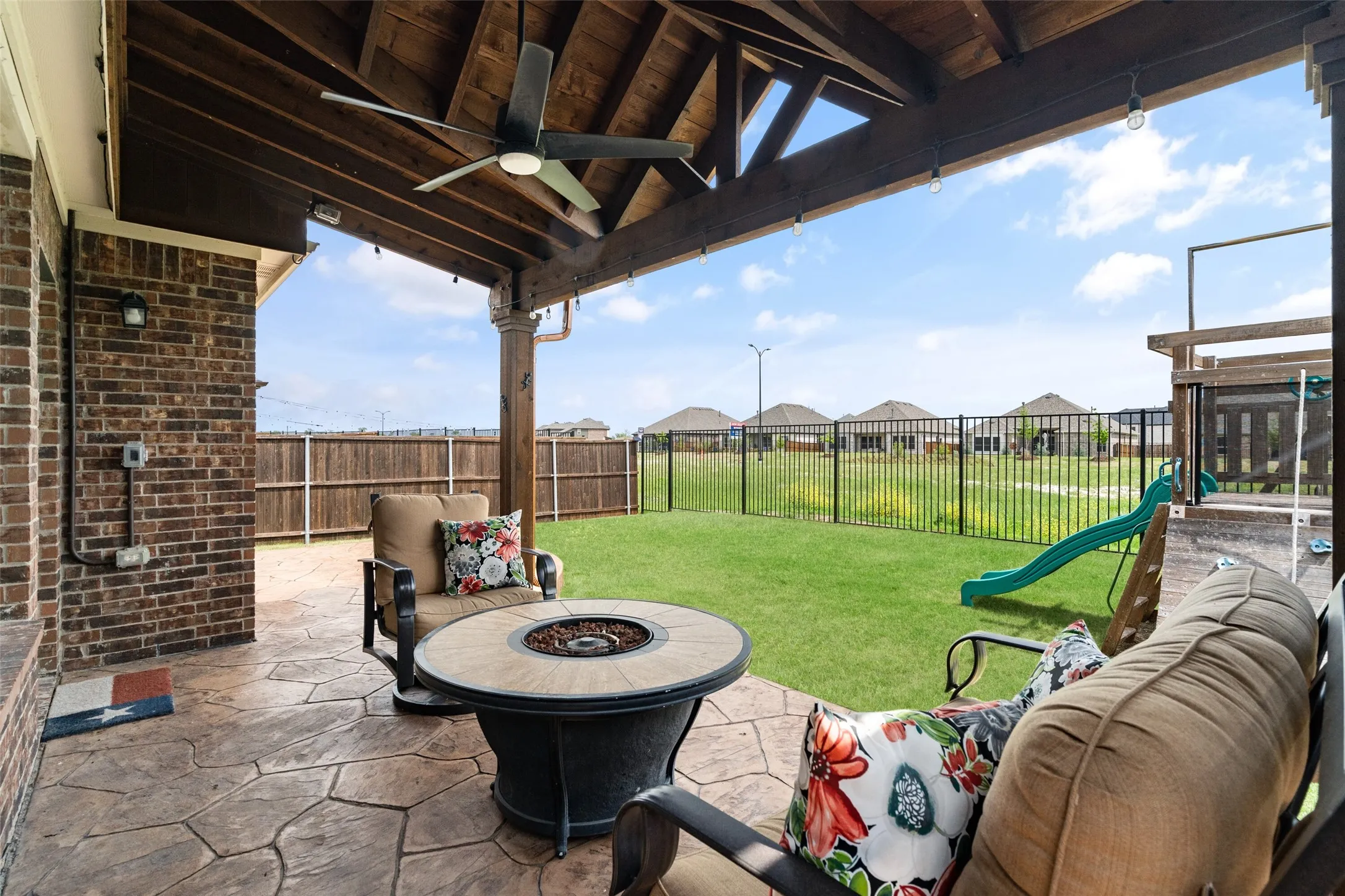 Enjoy Greenbelt views with no neighbors behind you! Custom Covered Patio with extended area and stained, stamped concrete.  Perfect for relaxing!