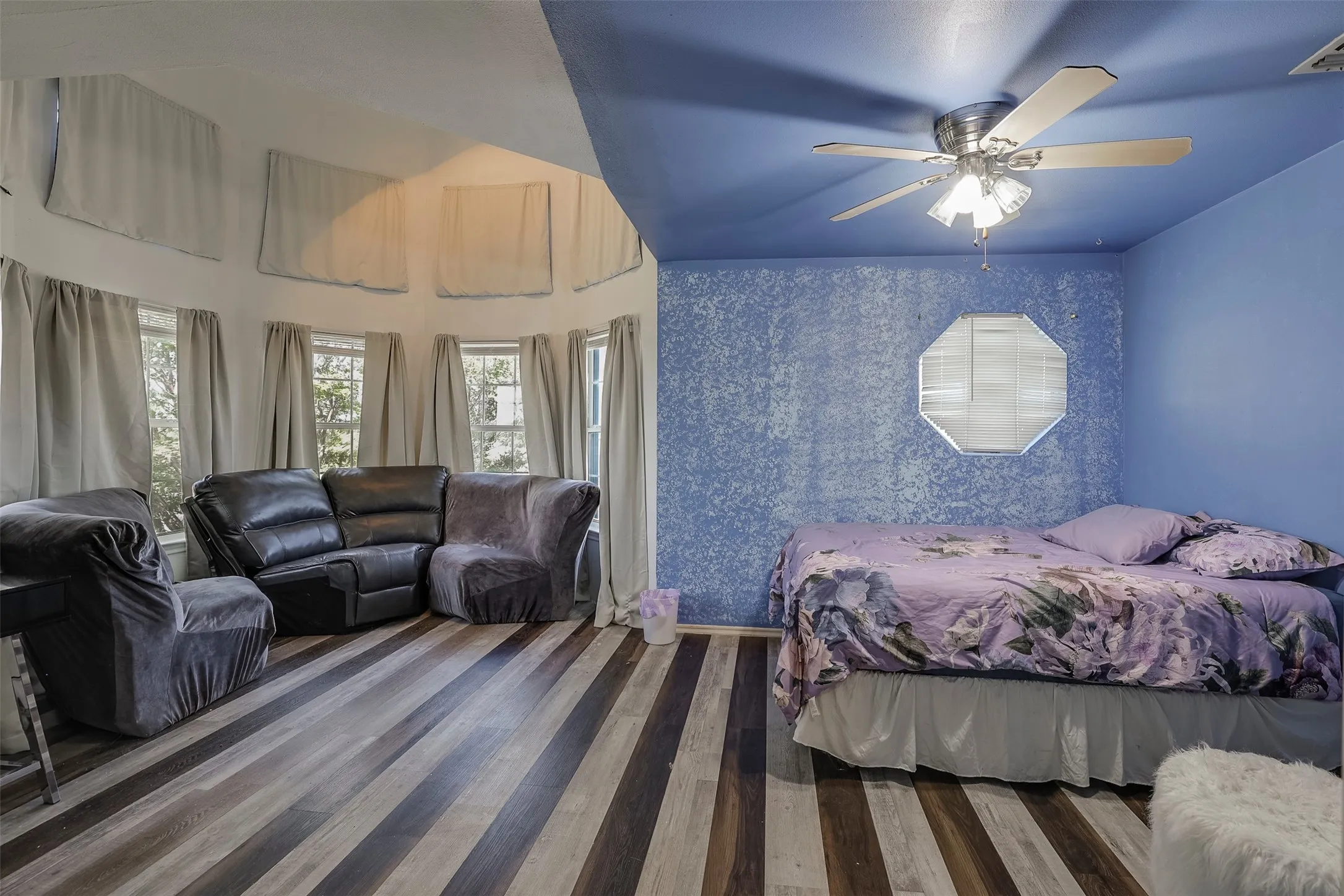 Single Family Residence For Sale in Johnson County , 6712 SUNDANCE Circle, Joshua, Texas 76058, 5 Bedroom, 3 Bathroom, Garage spaces, 2,130 Sqft, built in 1994, mls#21323648, Real Estate Agent in Joshua, Homes For Sale in Johnson county, Homes For Sale in Joshua, Realtor in Joshua Texas, Real Estate Brokerage Independent Realty Texas, Luminita Cordes Realtor