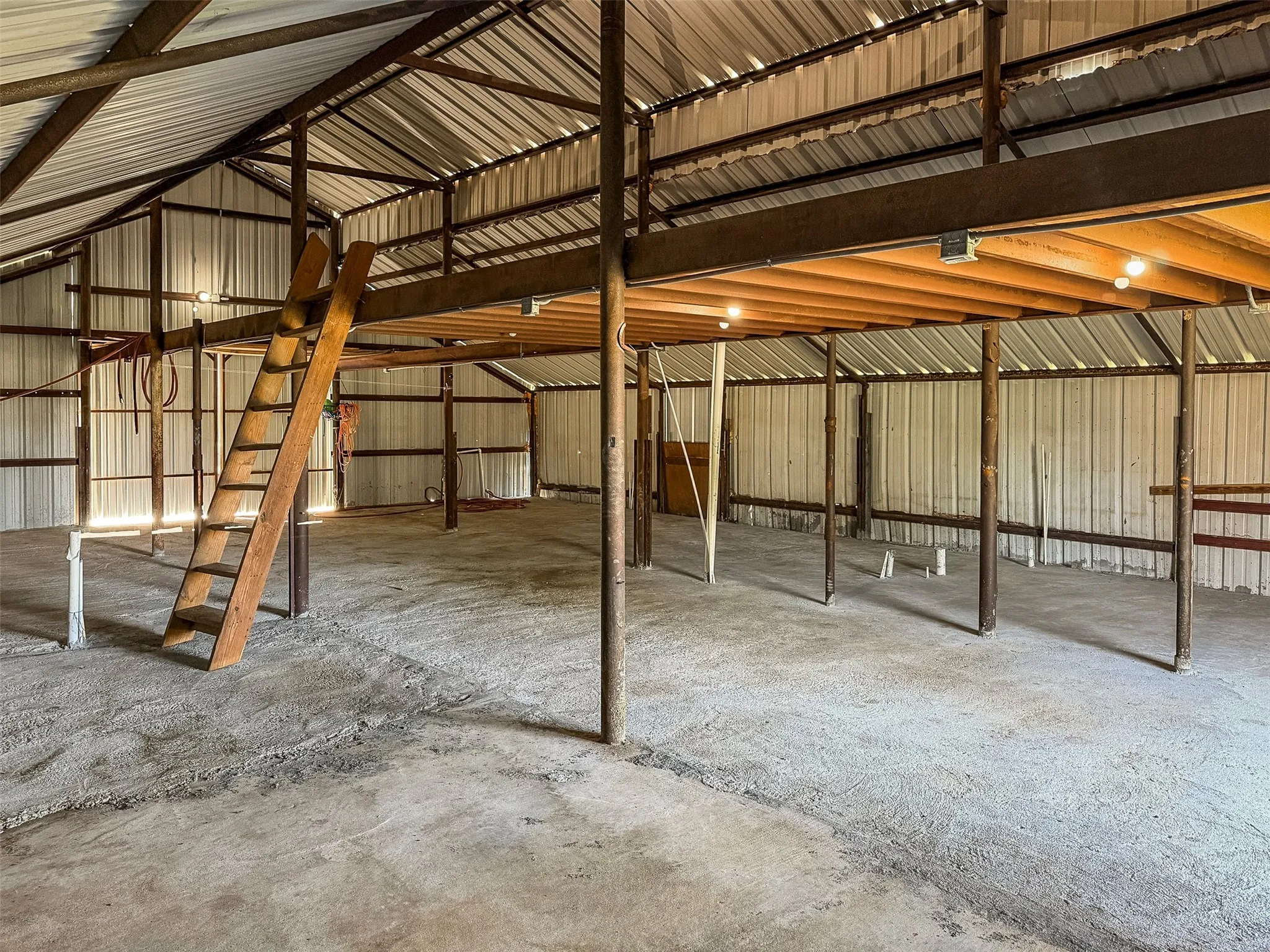 Single Family Residence For Sale in Johnson County , 6712 SUNDANCE Circle, Joshua, Texas 76058, 5 Bedroom, 3 Bathroom, Garage spaces, 2,130 Sqft, built in 1994, mls#21323648, Real Estate Agent in Joshua, Homes For Sale in Johnson county, Homes For Sale in Joshua, Realtor in Joshua Texas, Real Estate Brokerage Independent Realty Texas, Luminita Cordes Realtor