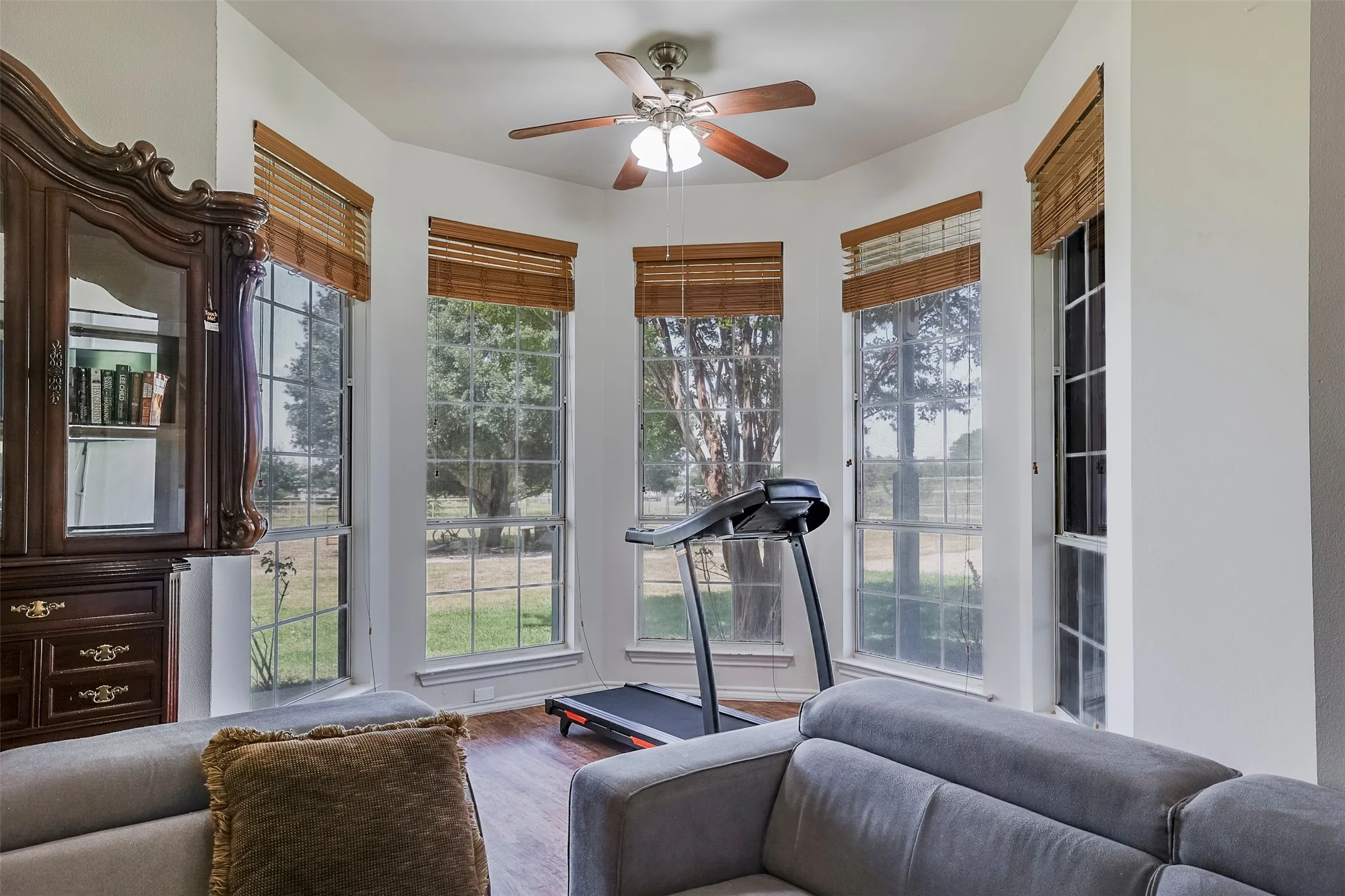 Single Family Residence For Sale in Johnson County , 6712 SUNDANCE Circle, Joshua, Texas 76058, 5 Bedroom, 3 Bathroom, Garage spaces, 2,130 Sqft, built in 1994, mls#21323648, Real Estate Agent in Joshua, Homes For Sale in Johnson county, Homes For Sale in Joshua, Realtor in Joshua Texas, Real Estate Brokerage Independent Realty Texas, Luminita Cordes Realtor