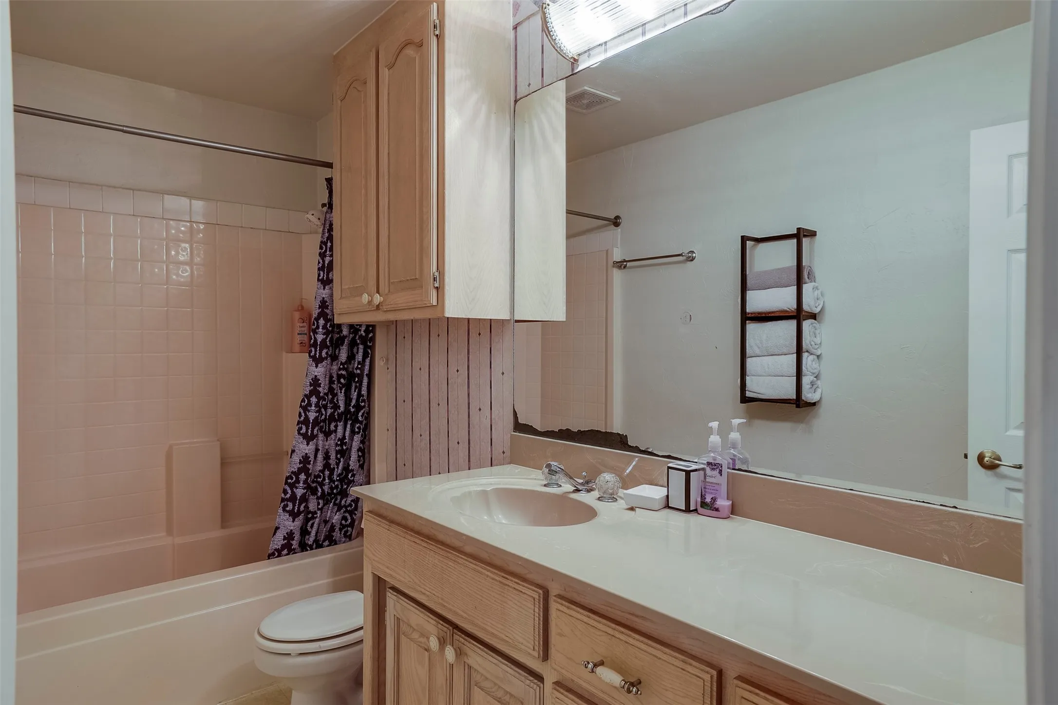 Single Family Residence For Sale in Johnson County , 6712 SUNDANCE Circle, Joshua, Texas 76058, 5 Bedroom, 3 Bathroom, Garage spaces, 2,130 Sqft, built in 1994, mls#21323648, Real Estate Agent in Joshua, Homes For Sale in Johnson county, Homes For Sale in Joshua, Realtor in Joshua Texas, Real Estate Brokerage Independent Realty Texas, Luminita Cordes Realtor
