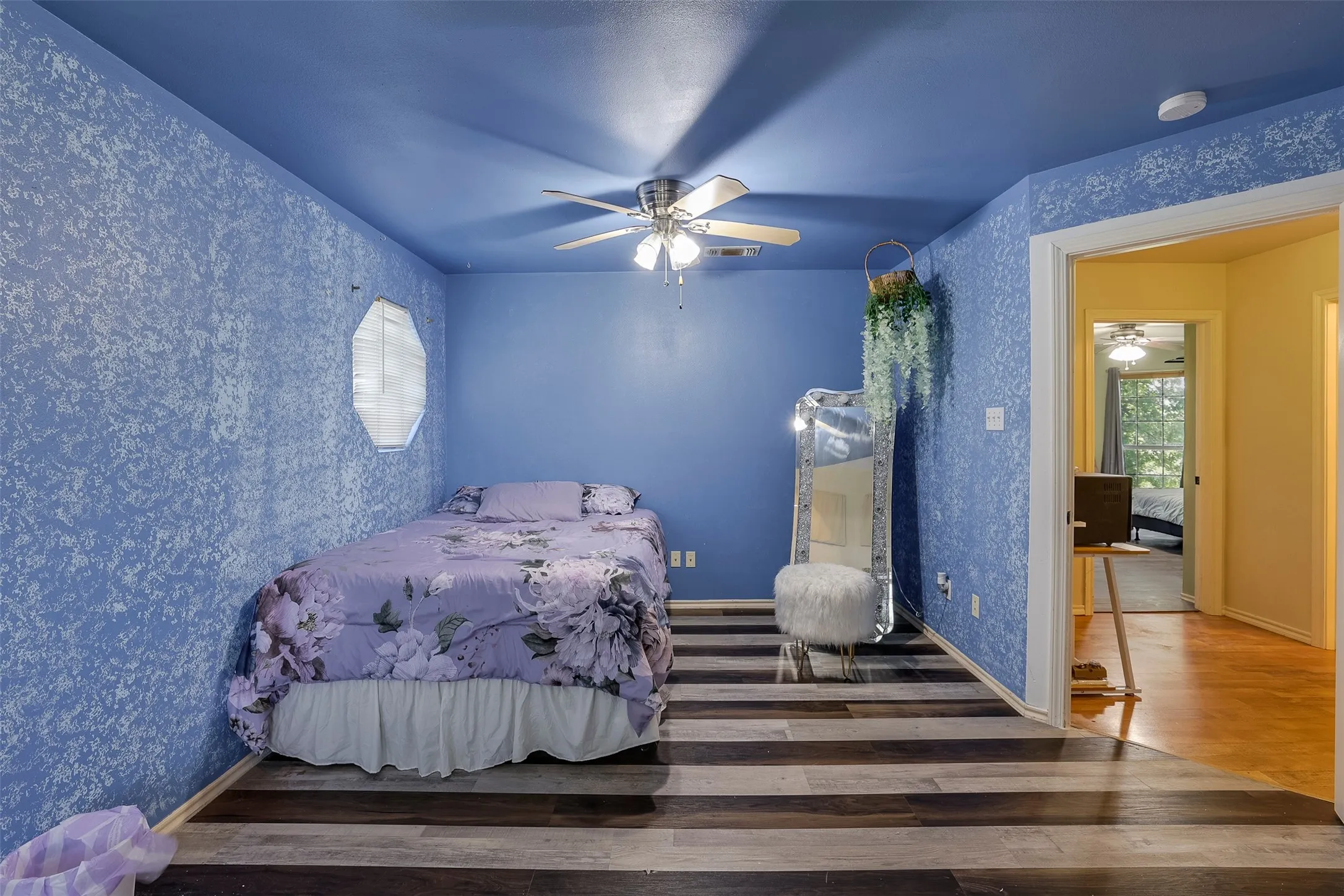 Single Family Residence For Sale in Johnson County , 6712 SUNDANCE Circle, Joshua, Texas 76058, 5 Bedroom, 3 Bathroom, Garage spaces, 2,130 Sqft, built in 1994, mls#21323648, Real Estate Agent in Joshua, Homes For Sale in Johnson county, Homes For Sale in Joshua, Realtor in Joshua Texas, Real Estate Brokerage Independent Realty Texas, Luminita Cordes Realtor