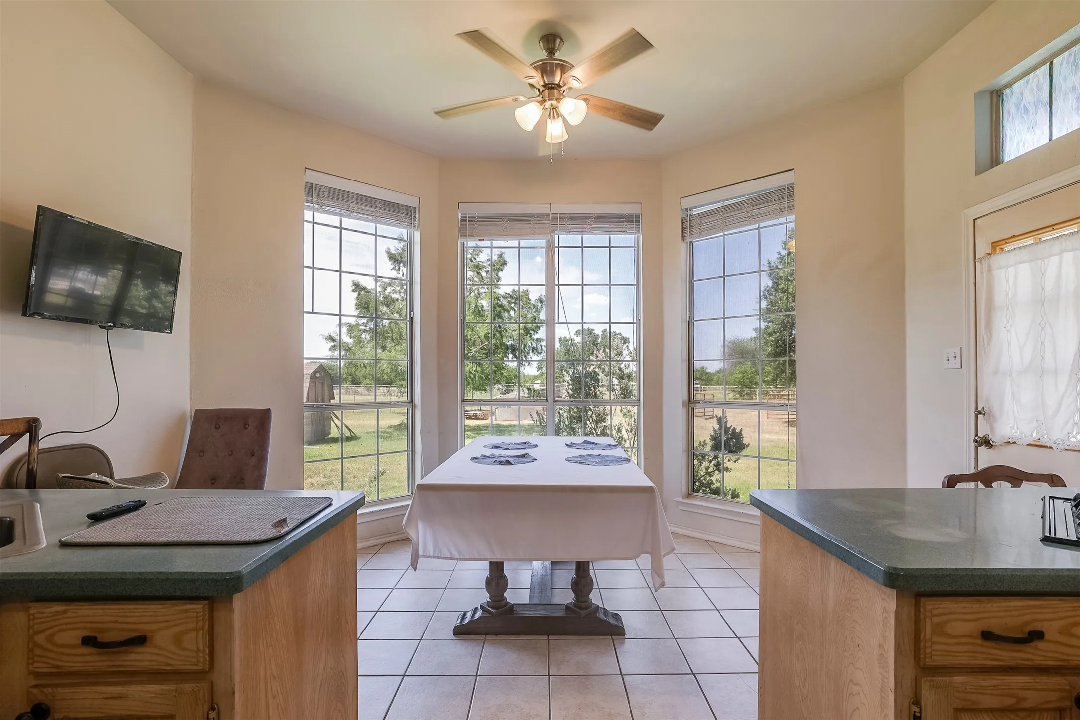 Single Family Residence For Sale in Johnson County , 6712 SUNDANCE Circle, Joshua, Texas 76058, 5 Bedroom, 3 Bathroom, Garage spaces, 2,130 Sqft, built in 1994, mls#21323648, Real Estate Agent in Joshua, Homes For Sale in Johnson county, Homes For Sale in Joshua, Realtor in Joshua Texas, Real Estate Brokerage Independent Realty Texas, Luminita Cordes Realtor