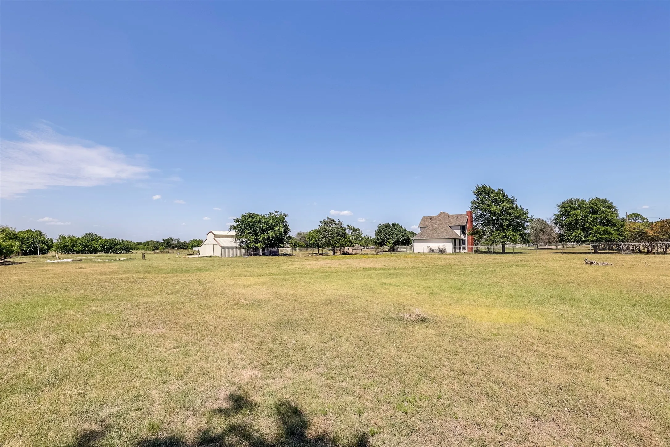 Single Family Residence For Sale in Johnson County , 6712 SUNDANCE Circle, Joshua, Texas 76058, 5 Bedroom, 3 Bathroom, Garage spaces, 2,130 Sqft, built in 1994, mls#21323648, Real Estate Agent in Joshua, Homes For Sale in Johnson county, Homes For Sale in Joshua, Realtor in Joshua Texas, Real Estate Brokerage Independent Realty Texas, Luminita Cordes Realtor