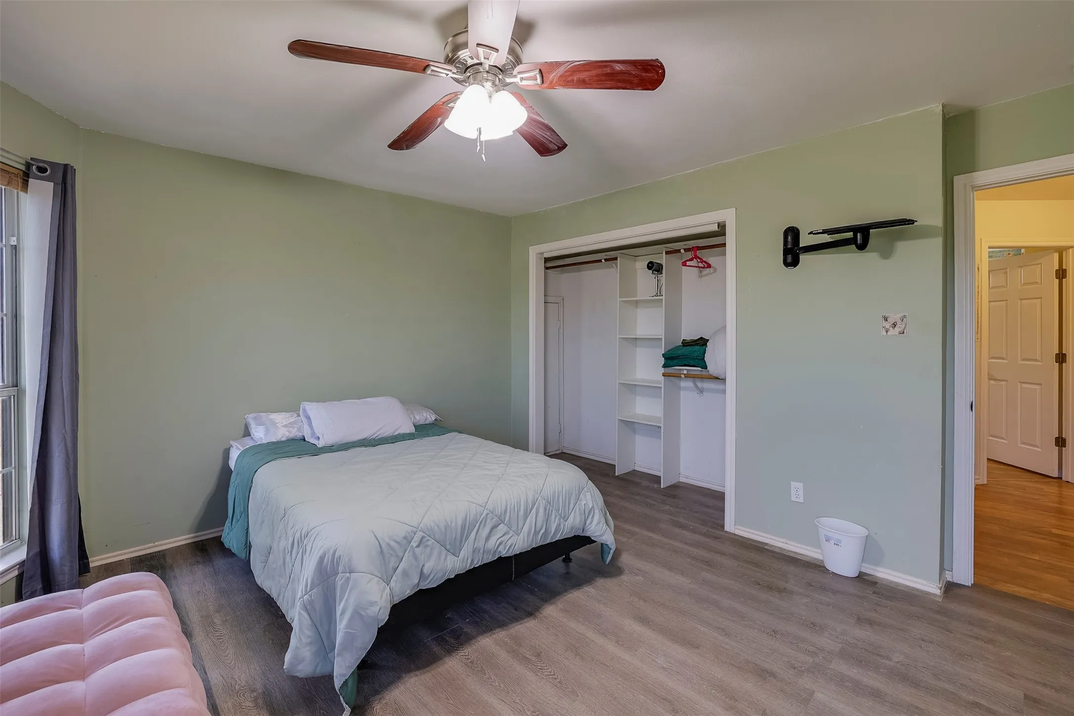 Single Family Residence For Sale in Johnson County , 6712 SUNDANCE Circle, Joshua, Texas 76058, 5 Bedroom, 3 Bathroom, Garage spaces, 2,130 Sqft, built in 1994, mls#21323648, Real Estate Agent in Joshua, Homes For Sale in Johnson county, Homes For Sale in Joshua, Realtor in Joshua Texas, Real Estate Brokerage Independent Realty Texas, Luminita Cordes Realtor