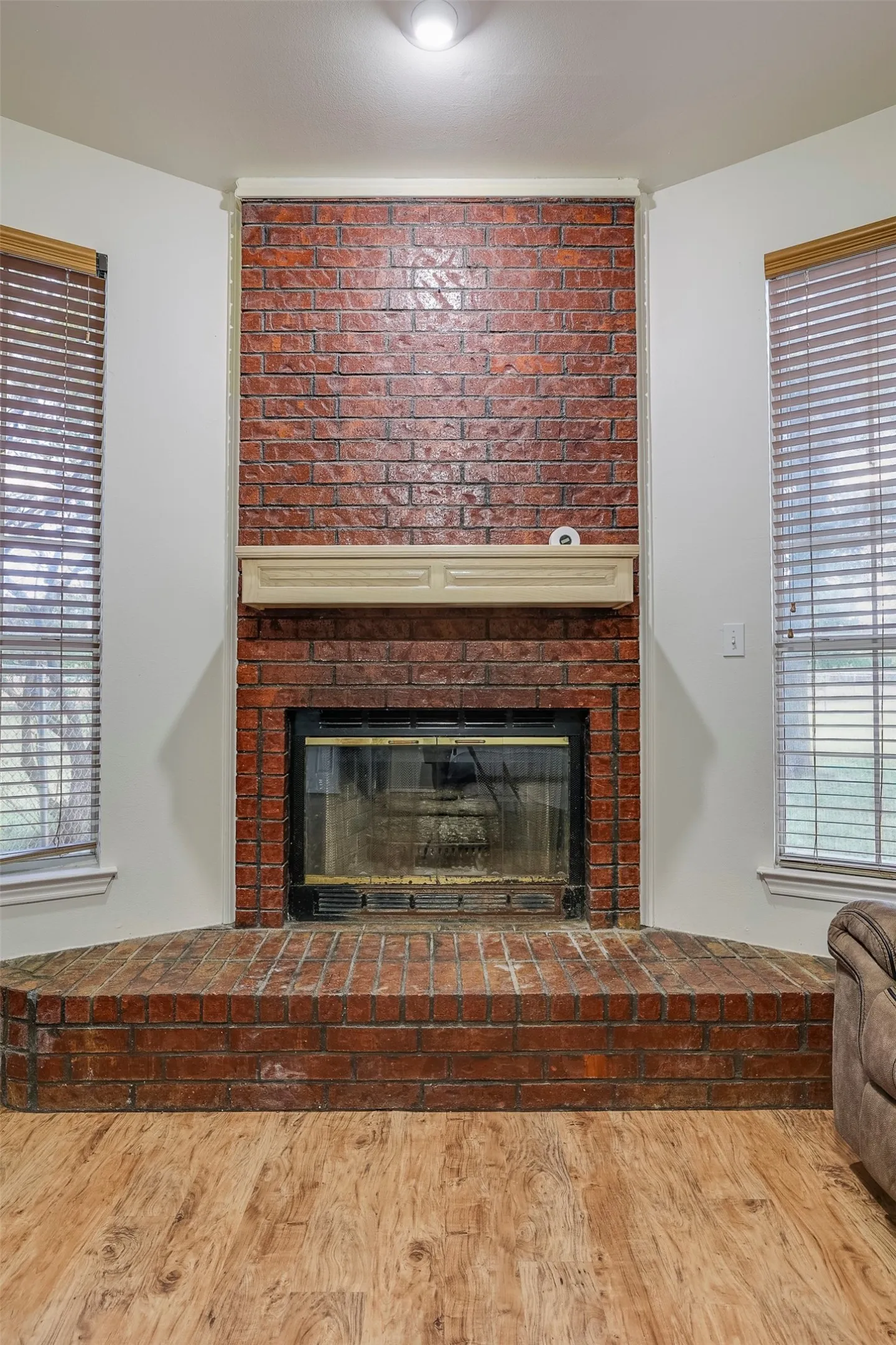Single Family Residence For Sale in Johnson County , 6712 SUNDANCE Circle, Joshua, Texas 76058, 5 Bedroom, 3 Bathroom, Garage spaces, 2,130 Sqft, built in 1994, mls#21323648, Real Estate Agent in Joshua, Homes For Sale in Johnson county, Homes For Sale in Joshua, Realtor in Joshua Texas, Real Estate Brokerage Independent Realty Texas, Luminita Cordes Realtor