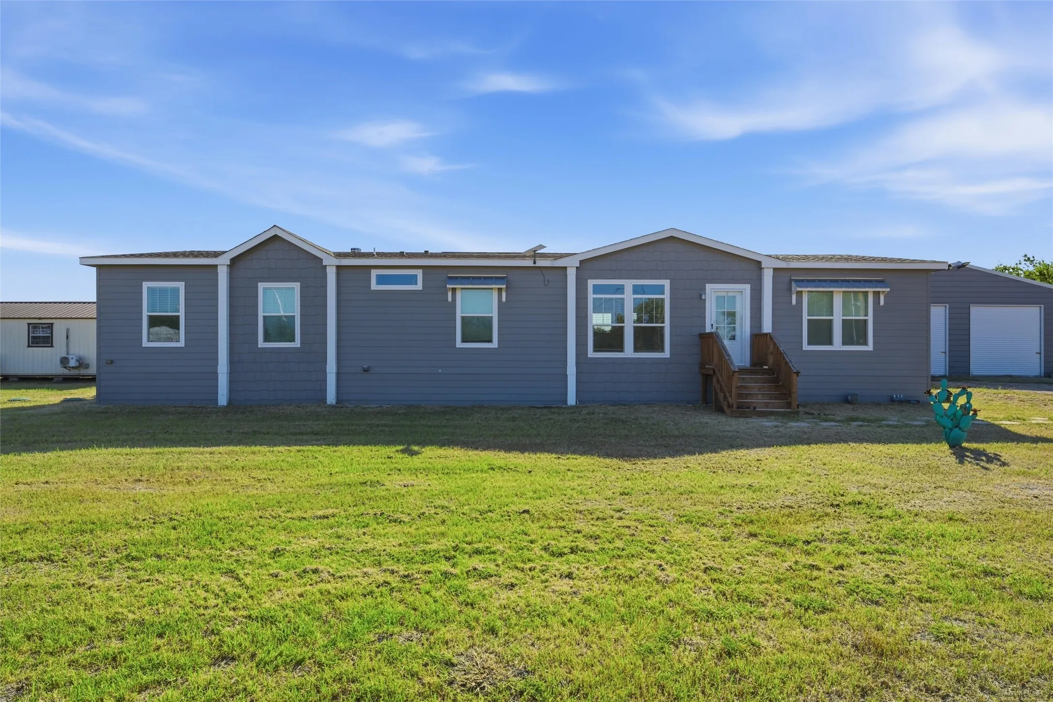 Single Family Residence For Sale in Hill County , 404 Hcr 3258, Mount Calm, Texas 76673, 4 Bedroom, 3 Bathroom, 4 Garage spaces, 2,190 Sqft, built in 2023, mls#21323586, Real Estate Agent in Mount Calm, Homes For Sale in Hill county, Homes For Sale in Mount Calm, Realtor in Mount Calm Texas, Real Estate Brokerage Independent Realty Texas, Luminita Cordes Realtor