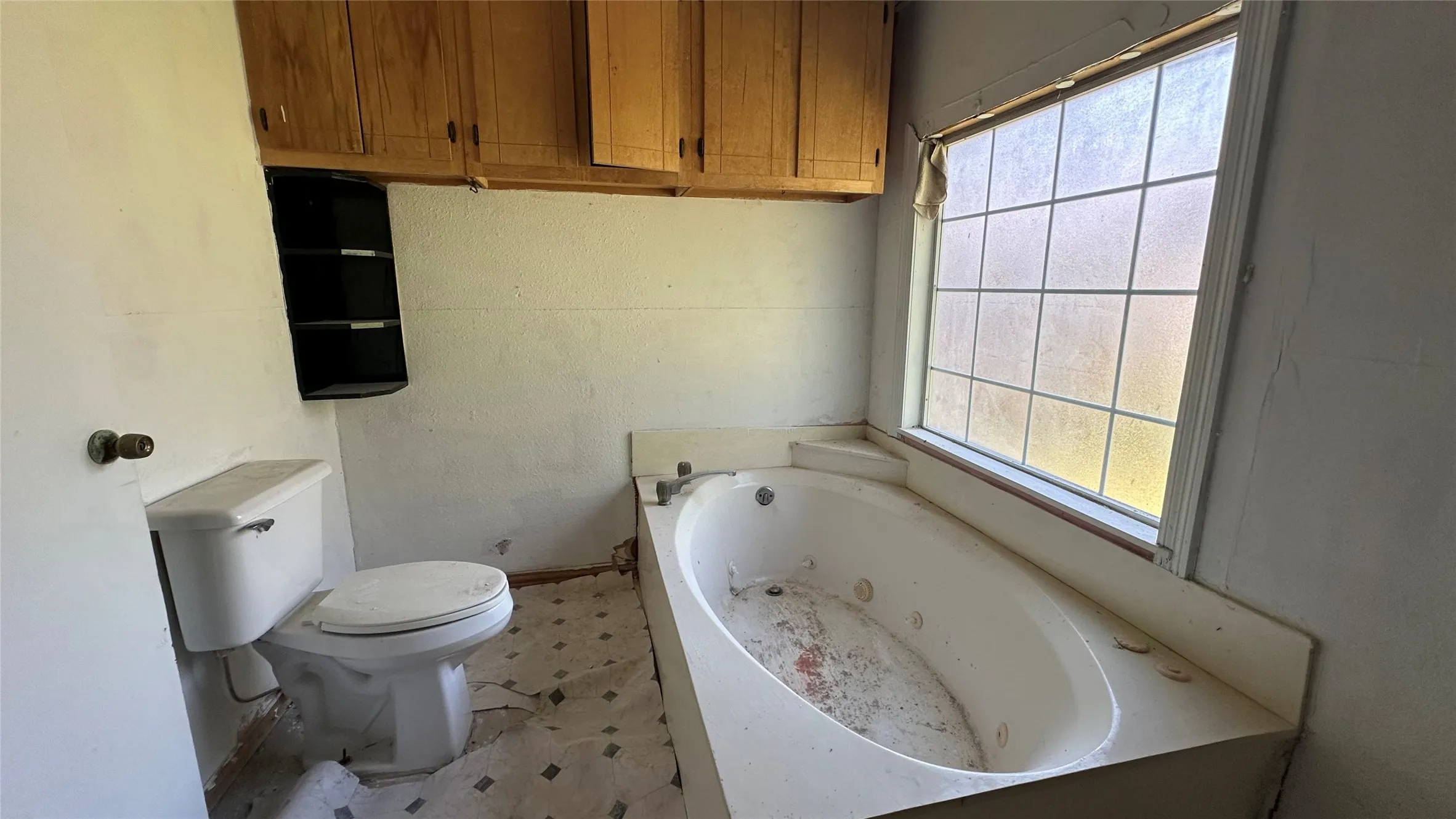 Single Family Residence For Sale in Dallas County , 3815 Alsbury Street, Dallas, Texas 75216, 3 Bedrooms, 1 Bathroom, 1 Garage spaces, 1,008 Sqft, built in 1959, Price $170,000, mls#21312999, Real Estate Agent in Dallas, Homes For Sale in Dallas county, Homes For Sale in Dallas, Realtor in Dallas Texas, Real Estate Brokerage Independent Realty Texas, Luminita Cordes Realtor