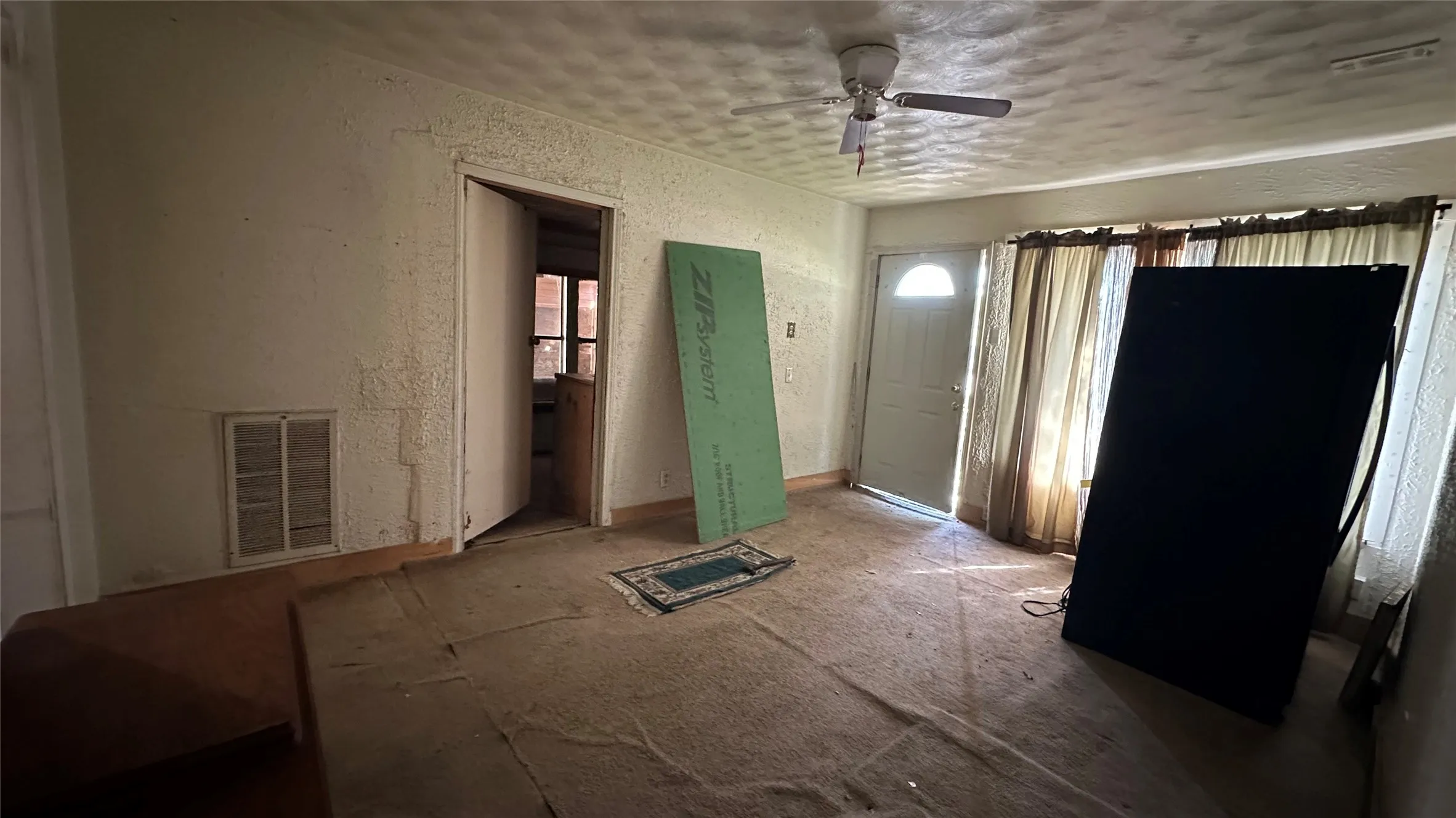 Single Family Residence For Sale in Dallas County , 3815 Alsbury Street, Dallas, Texas 75216, 3 Bedrooms, 1 Bathroom, 1 Garage spaces, 1,008 Sqft, built in 1959, Price $170,000, mls#21312999, Real Estate Agent in Dallas, Homes For Sale in Dallas county, Homes For Sale in Dallas, Realtor in Dallas Texas, Real Estate Brokerage Independent Realty Texas, Luminita Cordes Realtor