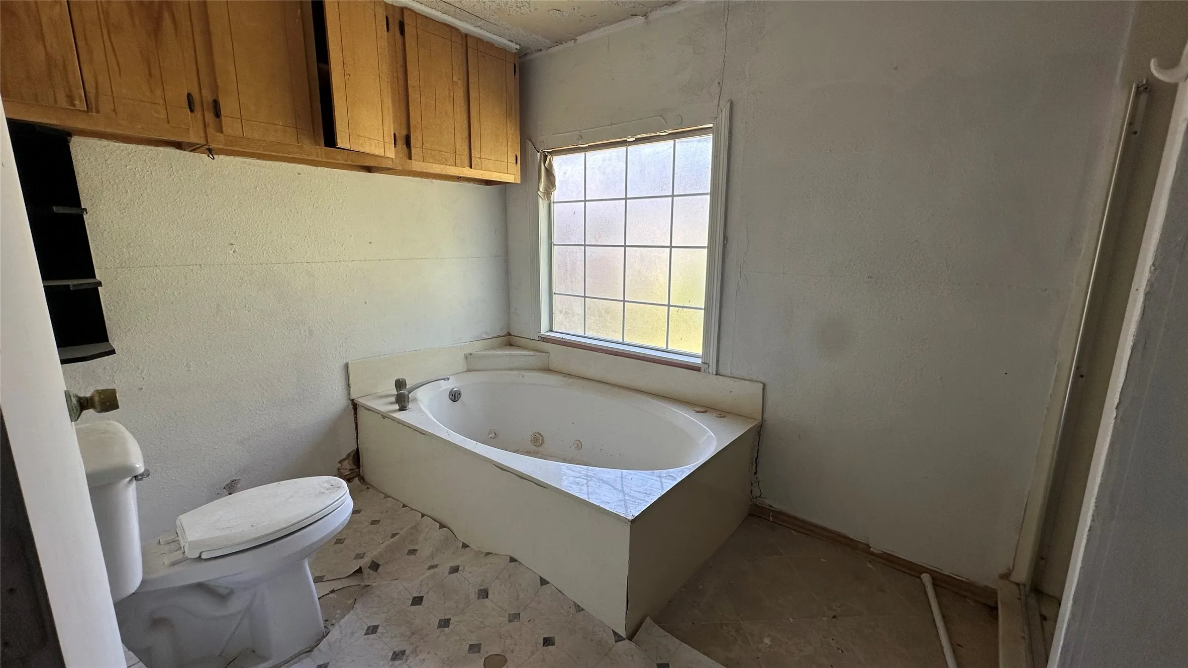 Single Family Residence For Sale in Dallas County , 3815 Alsbury Street, Dallas, Texas 75216, 3 Bedrooms, 1 Bathroom, 1 Garage spaces, 1,008 Sqft, built in 1959, Price $170,000, mls#21312999, Real Estate Agent in Dallas, Homes For Sale in Dallas county, Homes For Sale in Dallas, Realtor in Dallas Texas, Real Estate Brokerage Independent Realty Texas, Luminita Cordes Realtor
