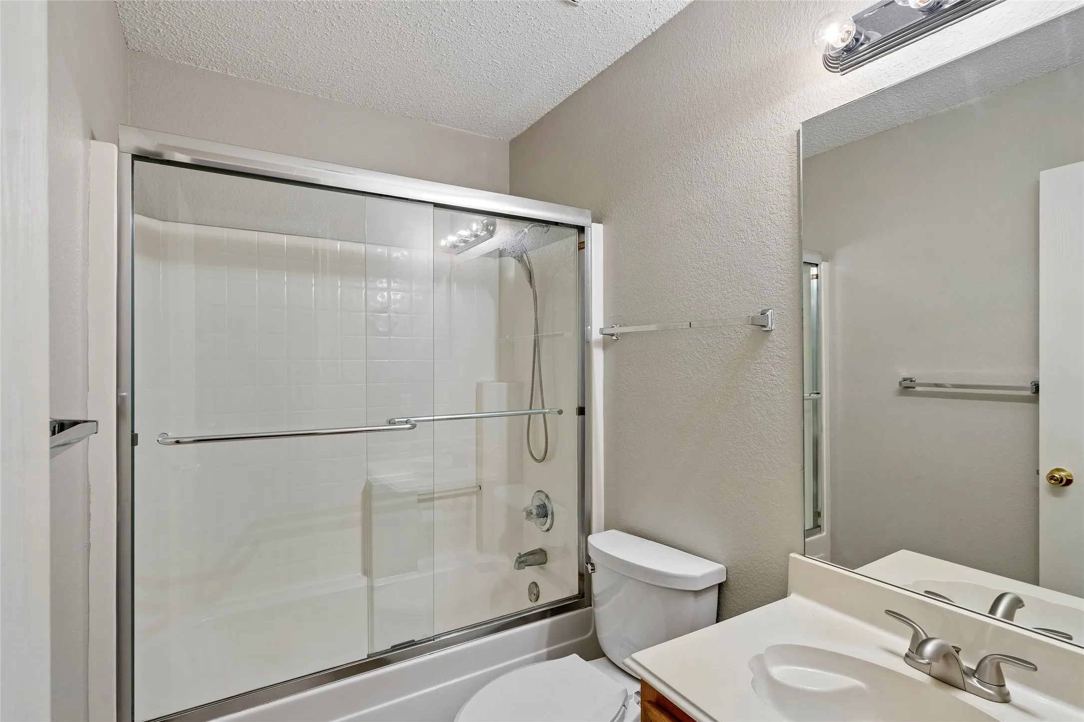 Second full bathroom is located in the hall and conveniently located for the other 3 bedrooms.