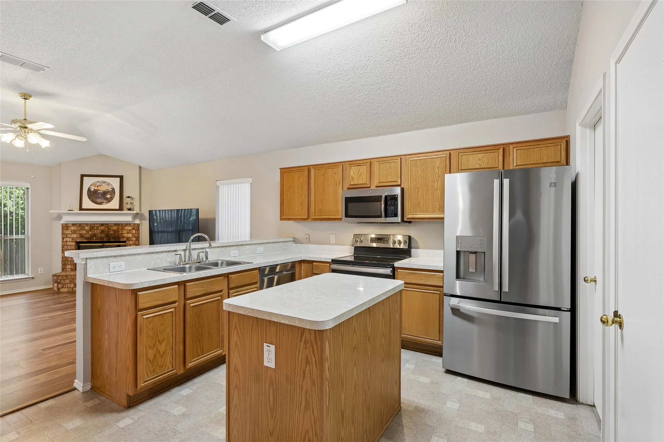 Note the island,breakfast bar, double sink, stainless appliances + the refrigerator can stay with the property.
