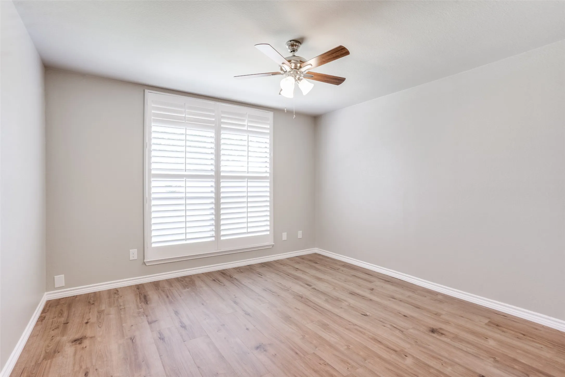 Single Family Residence For Sale in Tarrant County , 3002 Hilltop Drive, Euless, Texas 76039, 2 Bedroom, 1 Bathroom, Garage spaces, 1,044 Sqft, built in 1983, mls#21321492, Real Estate Agent in Euless, Homes For Sale in Tarrant county, Homes For Sale in Euless, Realtor in Euless Texas, Real Estate Brokerage Independent Realty Texas, Luminita Cordes Realtor