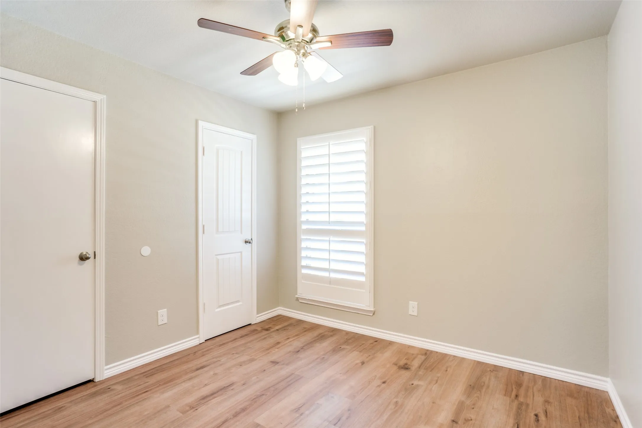Single Family Residence For Sale in Tarrant County , 3002 Hilltop Drive, Euless, Texas 76039, 2 Bedroom, 1 Bathroom, Garage spaces, 1,044 Sqft, built in 1983, mls#21321492, Real Estate Agent in Euless, Homes For Sale in Tarrant county, Homes For Sale in Euless, Realtor in Euless Texas, Real Estate Brokerage Independent Realty Texas, Luminita Cordes Realtor