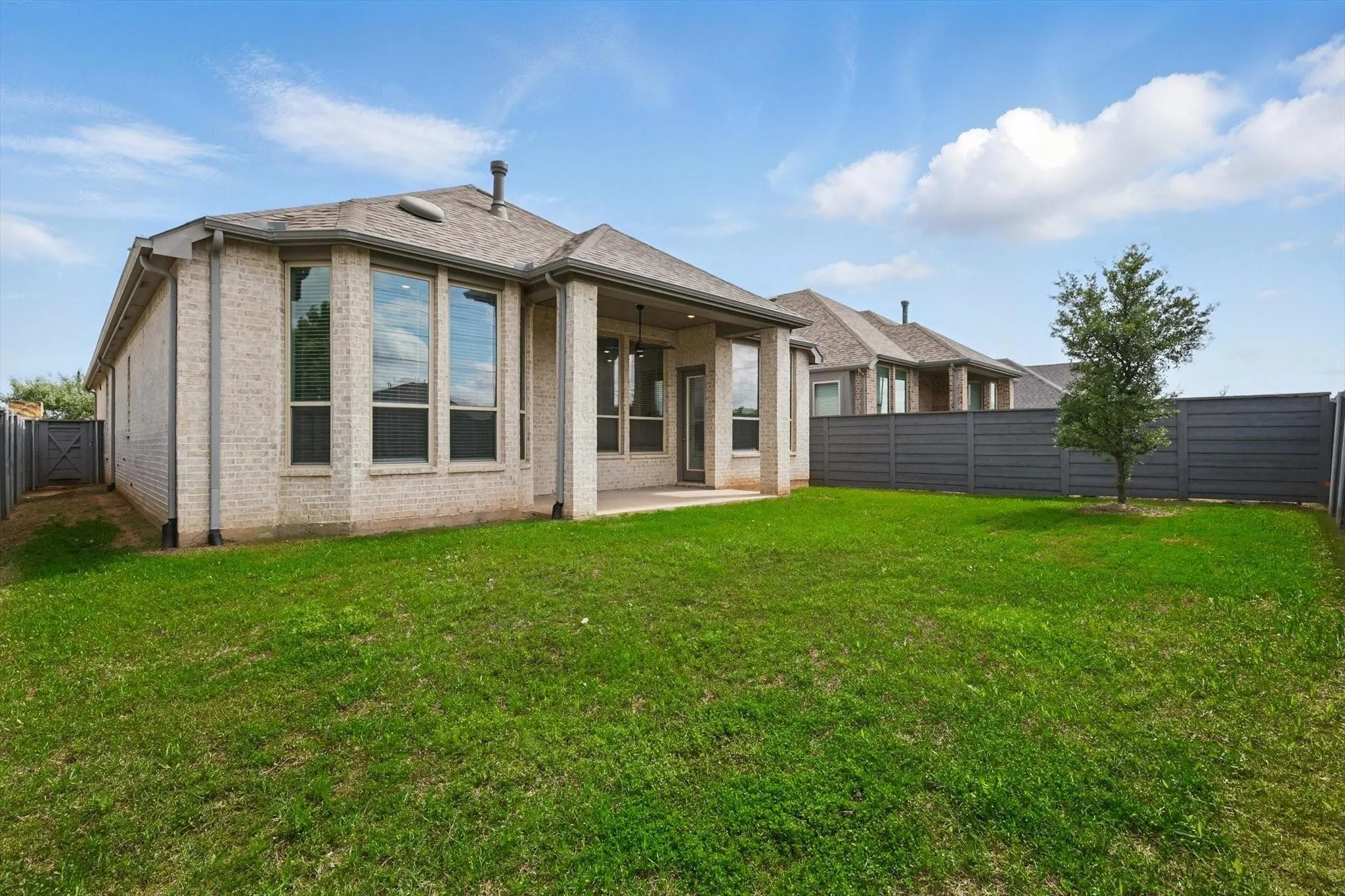 Single Family Residence For Rent in Denton County , 1100 Parkstone Drive, Little Elm, Texas 76227, 4 Bedroom, 3 Bathroom, 2 Garage spaces, 2,253 Sqft, built in 2019, mls#21323046, Real Estate Agent in Little Elm, Homes For Rent in Denton county, Homes For Rent in Little Elm, Realtor in Little Elm Texas, Real Estate Brokerage Independent Realty Texas, Luminita Cordes Realtor