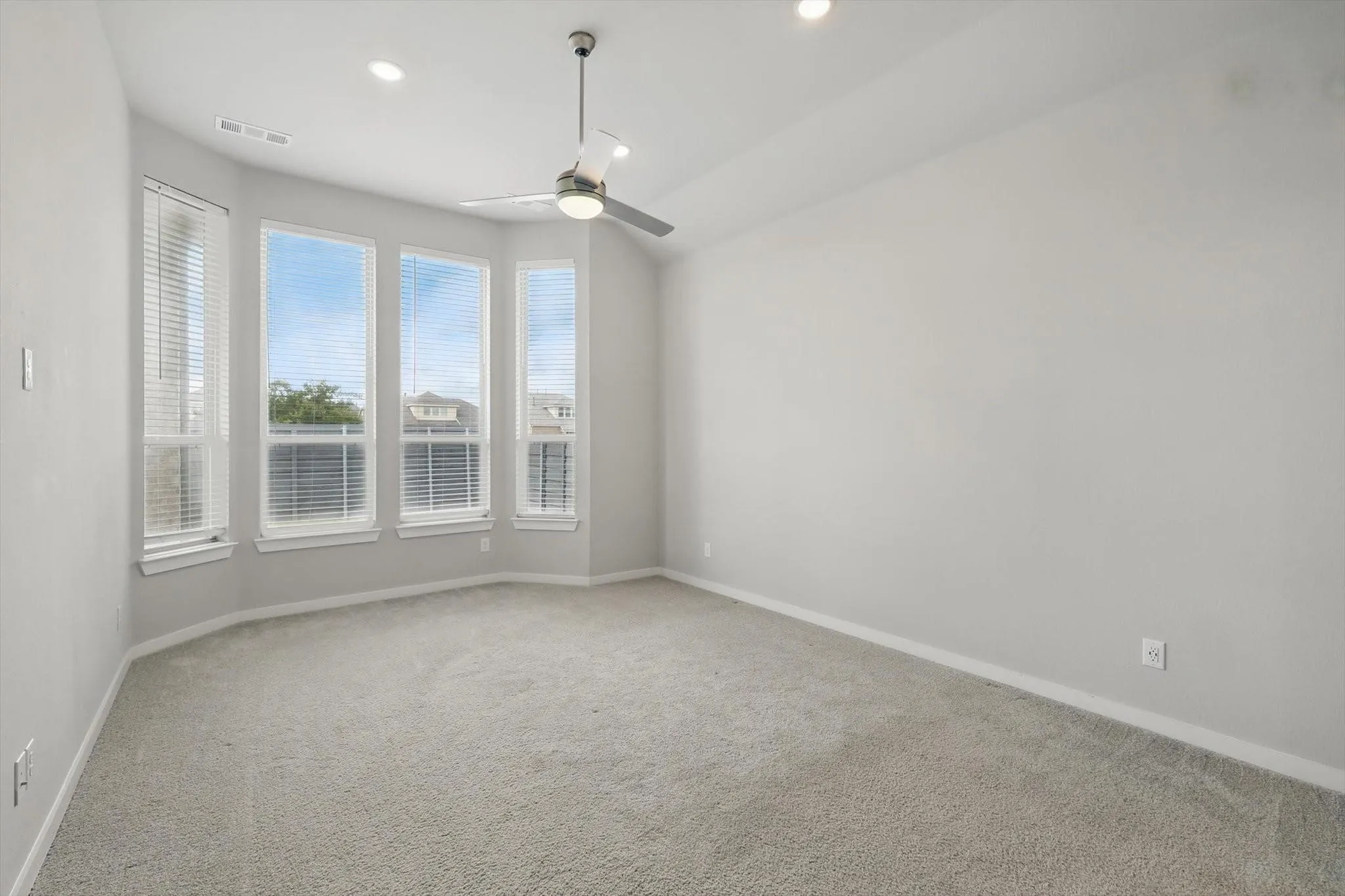 Single Family Residence For Rent in Denton County , 1100 Parkstone Drive, Little Elm, Texas 76227, 4 Bedroom, 3 Bathroom, 2 Garage spaces, 2,253 Sqft, built in 2019, mls#21323046, Real Estate Agent in Little Elm, Homes For Rent in Denton county, Homes For Rent in Little Elm, Realtor in Little Elm Texas, Real Estate Brokerage Independent Realty Texas, Luminita Cordes Realtor