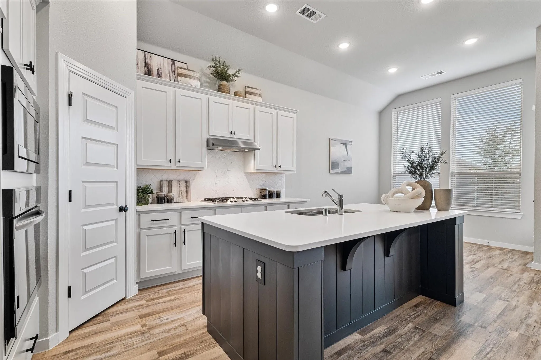 Single Family Residence For Rent in Denton County , 1100 Parkstone Drive, Little Elm, Texas 76227, 4 Bedroom, 3 Bathroom, 2 Garage spaces, 2,253 Sqft, built in 2019, mls#21323046, Real Estate Agent in Little Elm, Homes For Rent in Denton county, Homes For Rent in Little Elm, Realtor in Little Elm Texas, Real Estate Brokerage Independent Realty Texas, Luminita Cordes Realtor