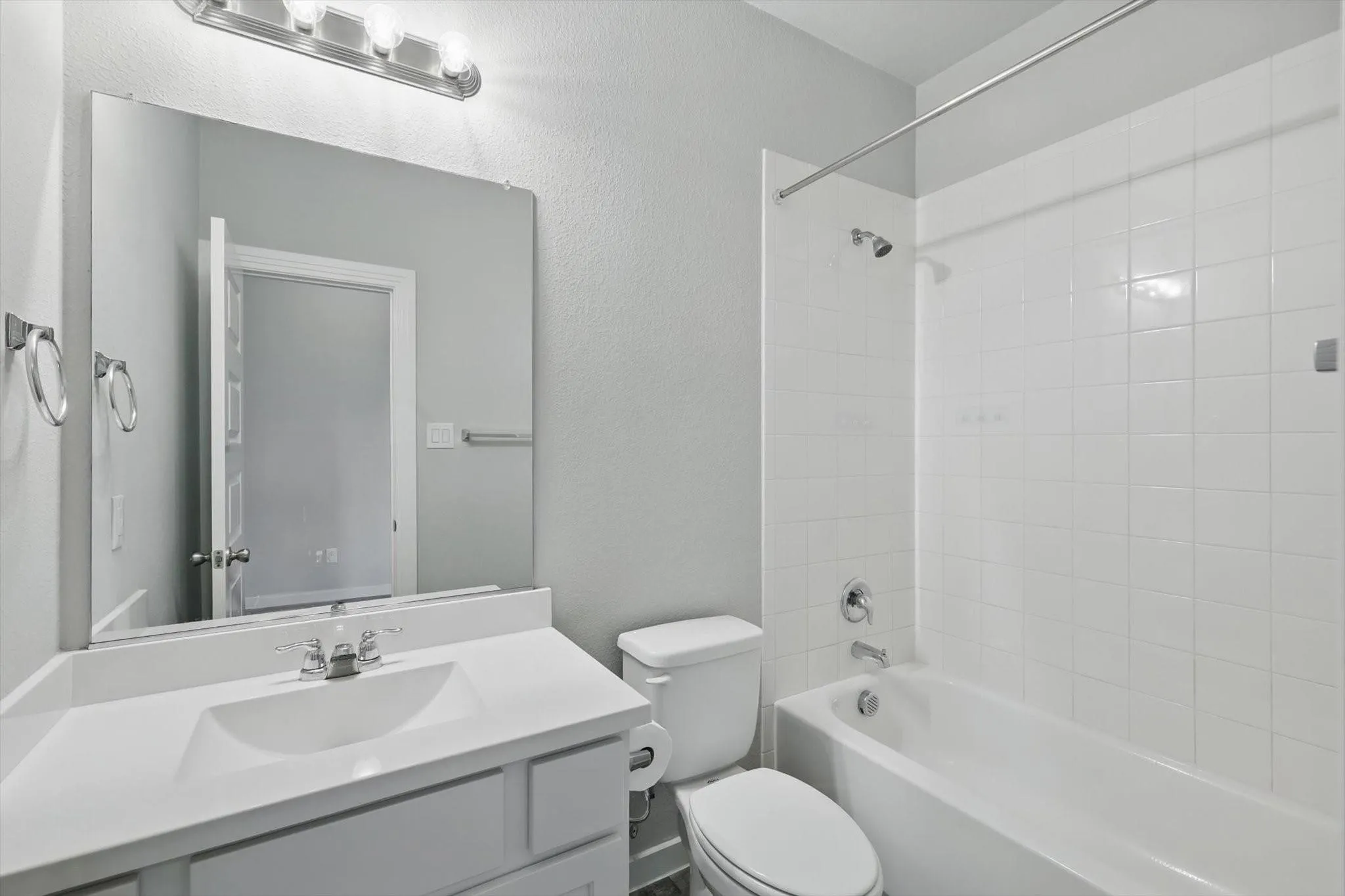 Single Family Residence For Rent in Denton County , 1100 Parkstone Drive, Little Elm, Texas 76227, 4 Bedroom, 3 Bathroom, 2 Garage spaces, 2,253 Sqft, built in 2019, mls#21323046, Real Estate Agent in Little Elm, Homes For Rent in Denton county, Homes For Rent in Little Elm, Realtor in Little Elm Texas, Real Estate Brokerage Independent Realty Texas, Luminita Cordes Realtor