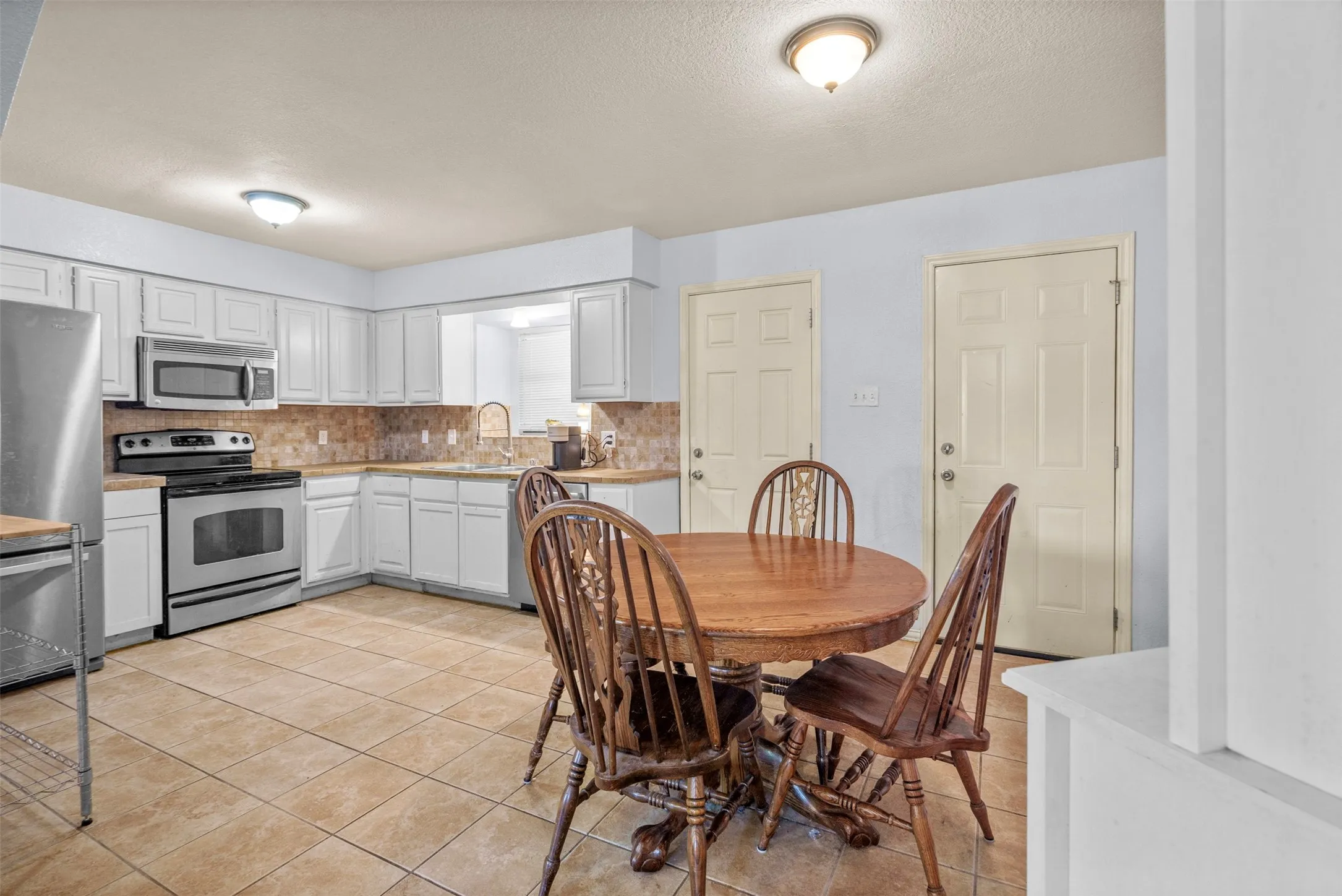 Single Family Residence For Sale in Denton County , 2101 Camellia Street, Denton, Texas 76205, 3 Bedroom, 2 Bathroom, Garage spaces, 1,309 Sqft, built in 1984, mls#21317338, Real Estate Agent in Denton, Homes For Sale in Denton county, Homes For Sale in Denton, Realtor in Denton Texas, Real Estate Brokerage Independent Realty Texas, Luminita Cordes Realtor