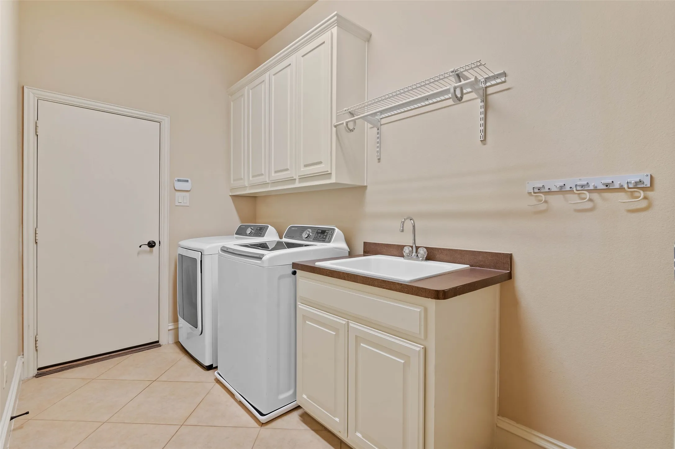 Single Family Residence For Sale in Collin County , 964 Cougar Drive, Allen, Texas 75013, 4 Bedroom, 3 Bathroom, 2 Garage spaces, 3,039 Sqft, built in 2008, mls#21322283, Real Estate Agent in Allen, Homes For Sale in Collin county, Homes For Sale in Allen, Realtor in Allen Texas, Real Estate Brokerage Independent Realty Texas, Luminita Cordes Realtor