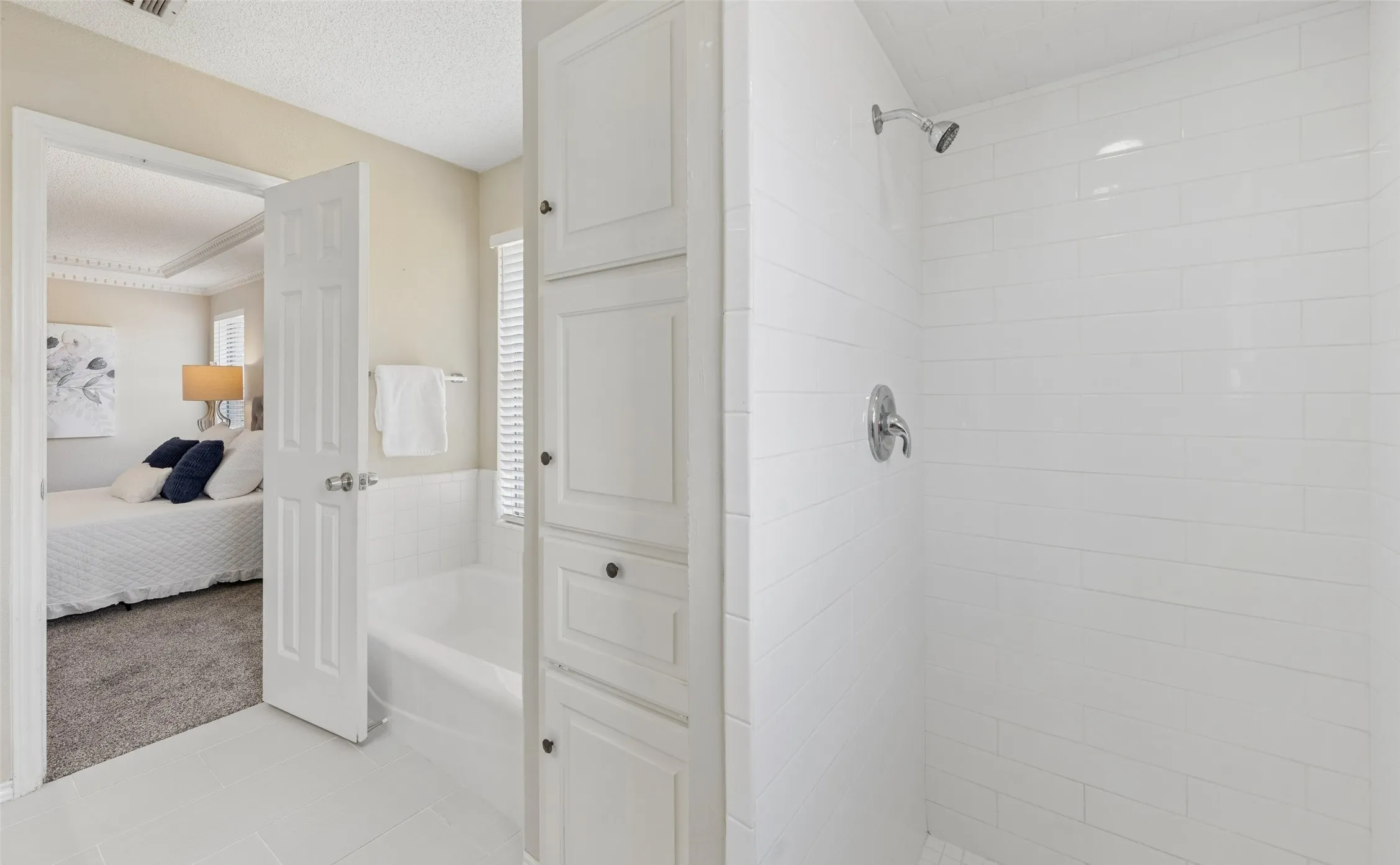 Single Family Residence For Sale in Tarrant County , 5341 Bob Drive, North Richland Hills, Texas 76180, 3 Bedroom, 2 Bathroom, 2 Garage spaces, 1,857 Sqft, built in 1984, mls#21315767, Real Estate Agent in North Richland Hills, Homes For Sale in Tarrant county, Homes For Sale in North Richland Hills, Realtor in North Richland Hills Texas, Real Estate Brokerage Independent Realty Texas, Luminita Cordes Realtor