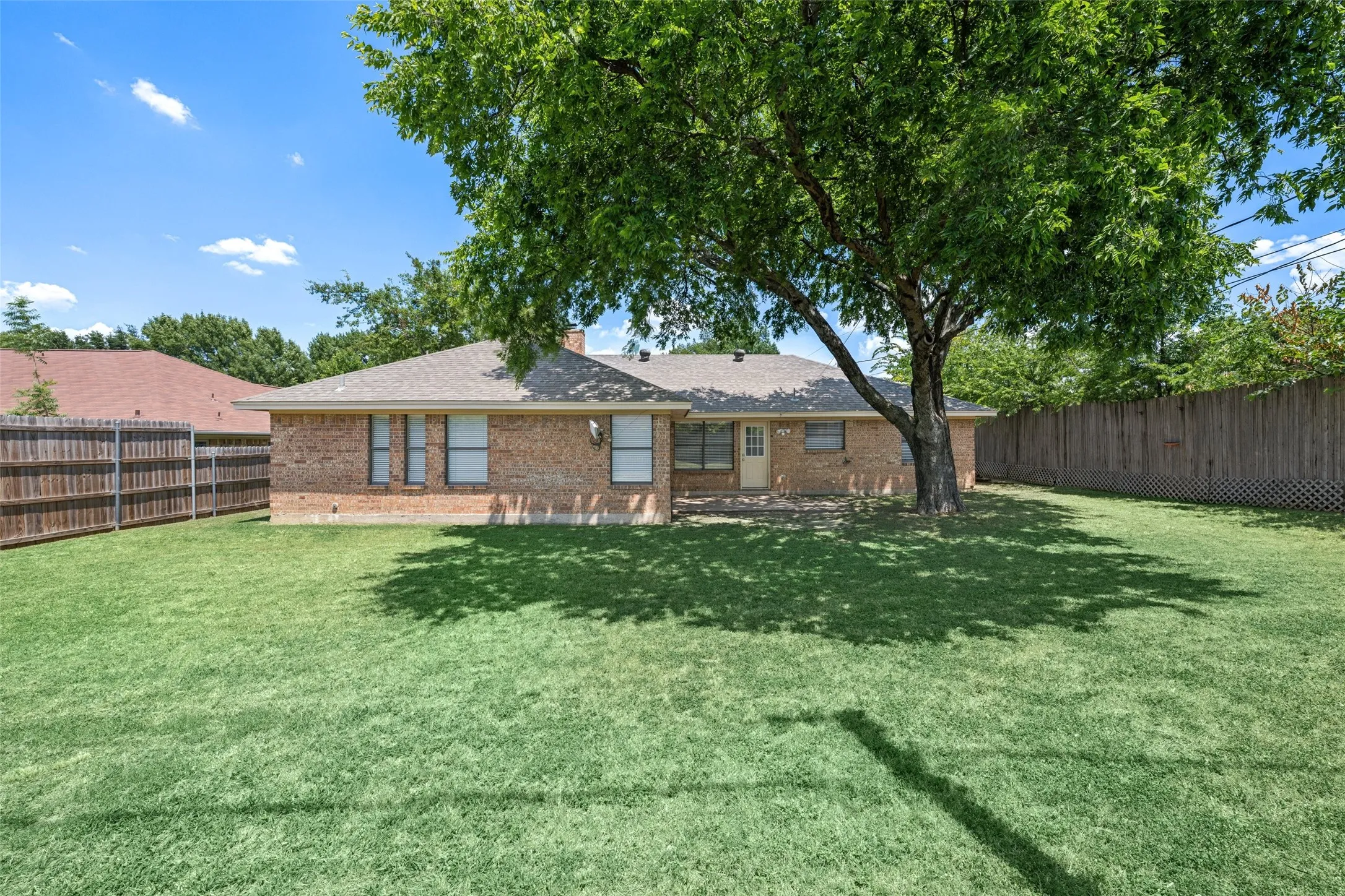 Single Family Residence For Sale in Tarrant County , 5341 Bob Drive, North Richland Hills, Texas 76180, 3 Bedroom, 2 Bathroom, 2 Garage spaces, 1,857 Sqft, built in 1984, mls#21315767, Real Estate Agent in North Richland Hills, Homes For Sale in Tarrant county, Homes For Sale in North Richland Hills, Realtor in North Richland Hills Texas, Real Estate Brokerage Independent Realty Texas, Luminita Cordes Realtor