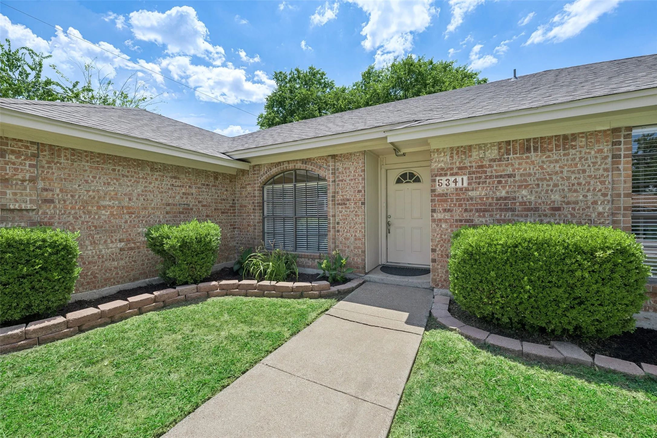 Single Family Residence For Sale in Tarrant County , 5341 Bob Drive, North Richland Hills, Texas 76180, 3 Bedroom, 2 Bathroom, 2 Garage spaces, 1,857 Sqft, built in 1984, mls#21315767, Real Estate Agent in North Richland Hills, Homes For Sale in Tarrant county, Homes For Sale in North Richland Hills, Realtor in North Richland Hills Texas, Real Estate Brokerage Independent Realty Texas, Luminita Cordes Realtor