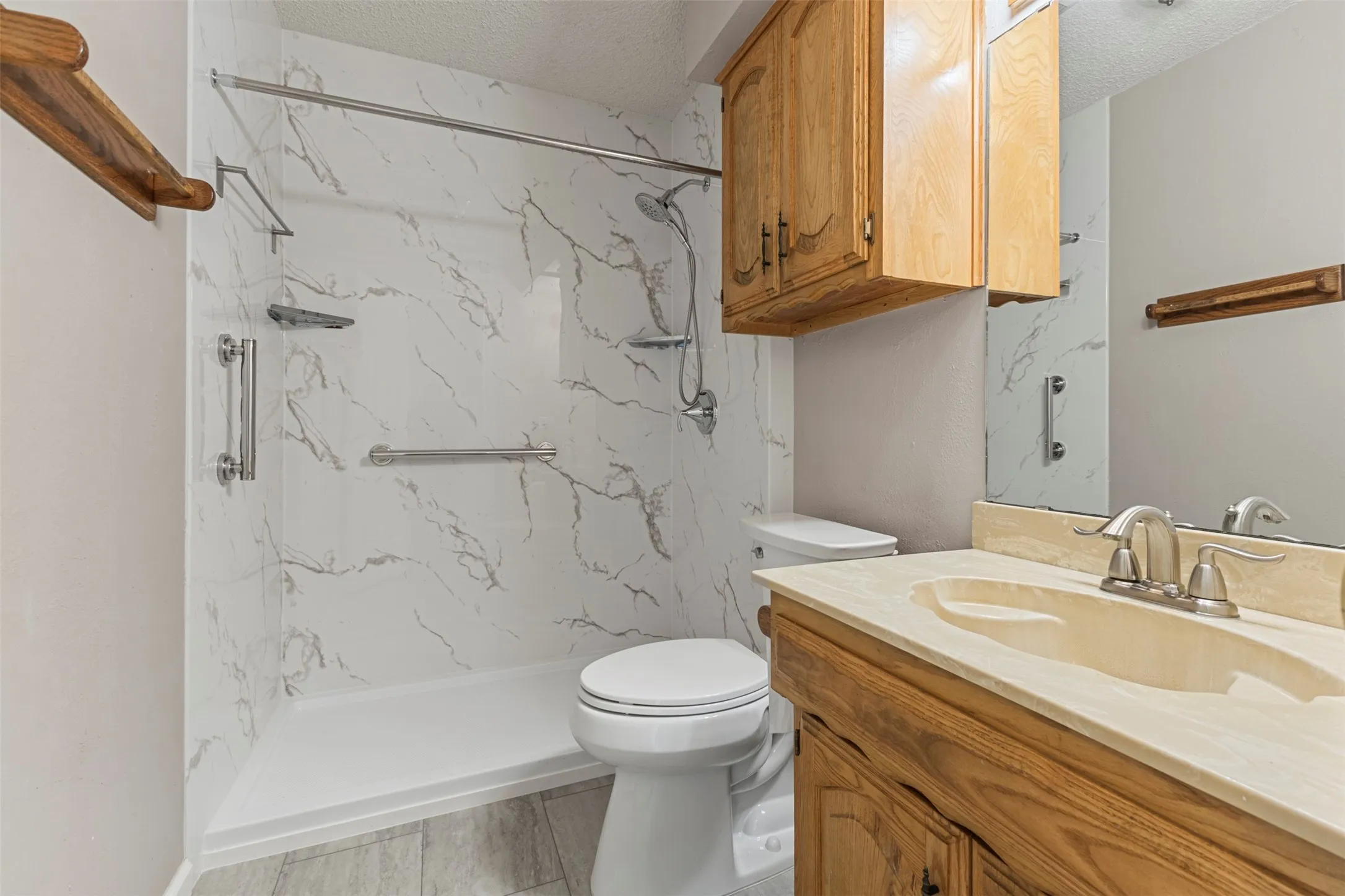 Single Family Residence For Sale in Ellis County , 740 Squire Place, Red Oak, Texas 75154, 3 Bedroom, 2 Bathroom, 2 Garage spaces, 1,625 Sqft, built in 1983, mls#21323825, Real Estate Agent in Red Oak, Homes For Sale in Ellis county, Homes For Sale in Red Oak, Realtor in Red Oak Texas, Real Estate Brokerage Independent Realty Texas, Luminita Cordes Realtor