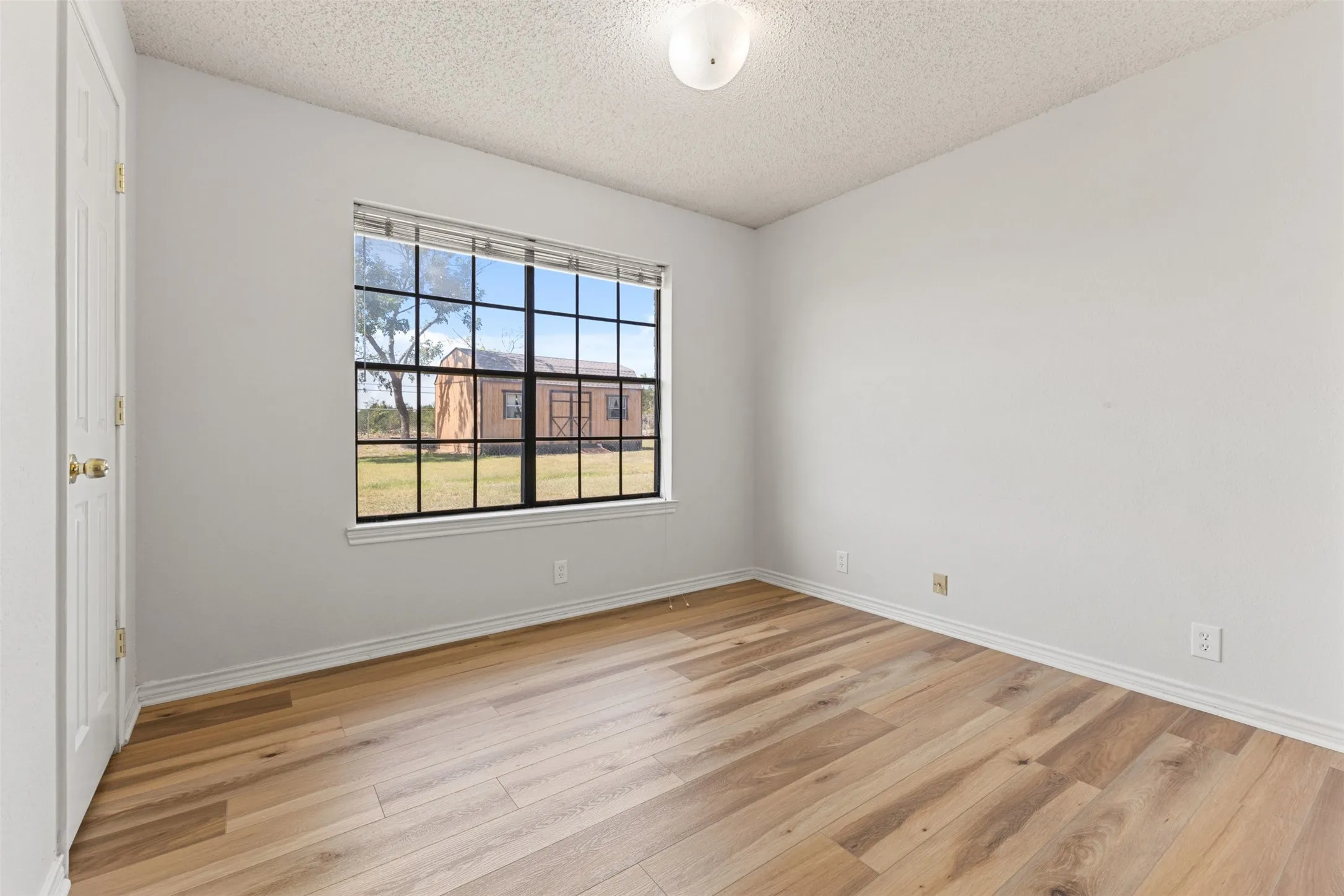 Single Family Residence For Sale in Ellis County , 740 Squire Place, Red Oak, Texas 75154, 3 Bedroom, 2 Bathroom, 2 Garage spaces, 1,625 Sqft, built in 1983, mls#21323825, Real Estate Agent in Red Oak, Homes For Sale in Ellis county, Homes For Sale in Red Oak, Realtor in Red Oak Texas, Real Estate Brokerage Independent Realty Texas, Luminita Cordes Realtor