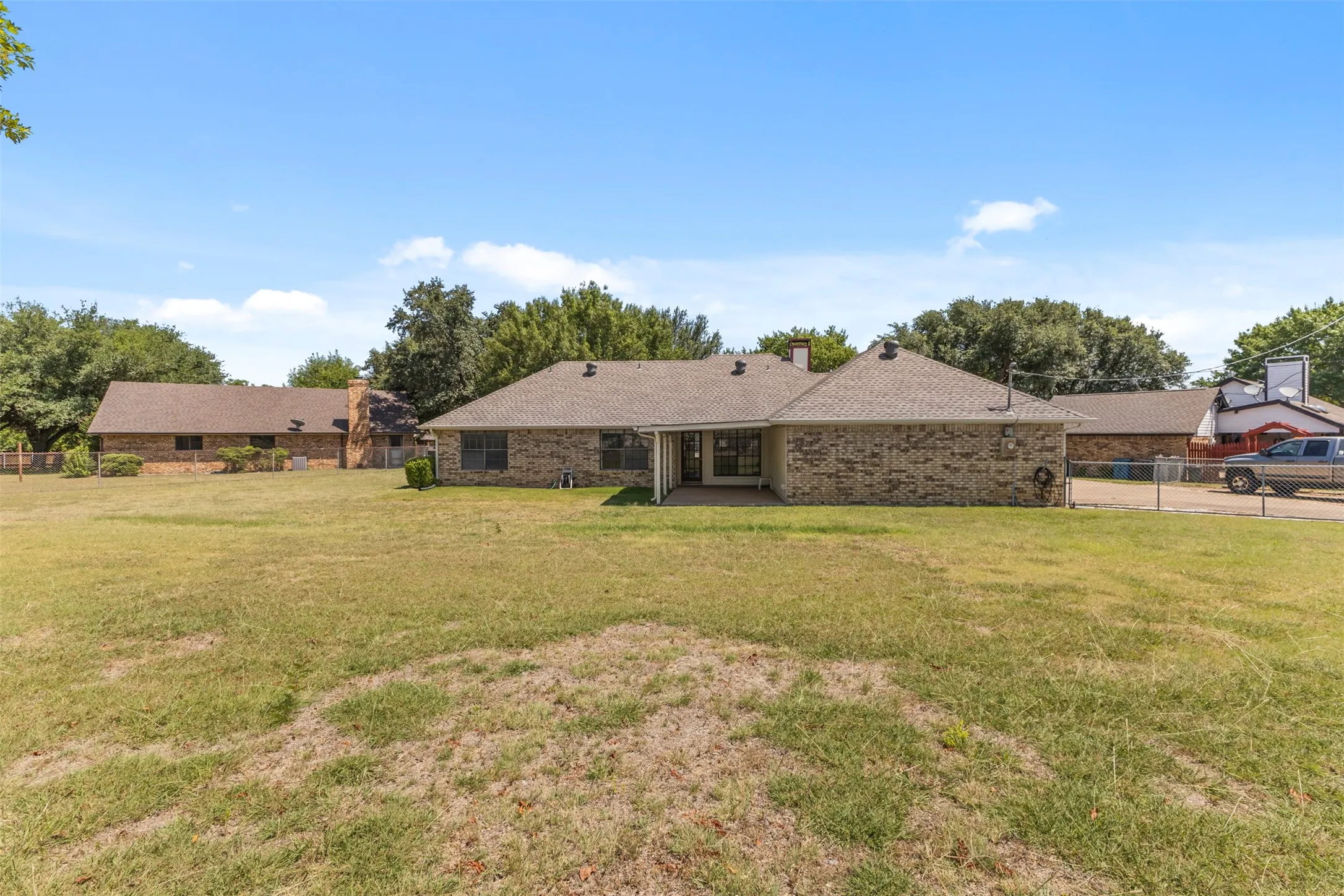Single Family Residence For Sale in Ellis County , 740 Squire Place, Red Oak, Texas 75154, 3 Bedroom, 2 Bathroom, 2 Garage spaces, 1,625 Sqft, built in 1983, mls#21323825, Real Estate Agent in Red Oak, Homes For Sale in Ellis county, Homes For Sale in Red Oak, Realtor in Red Oak Texas, Real Estate Brokerage Independent Realty Texas, Luminita Cordes Realtor
