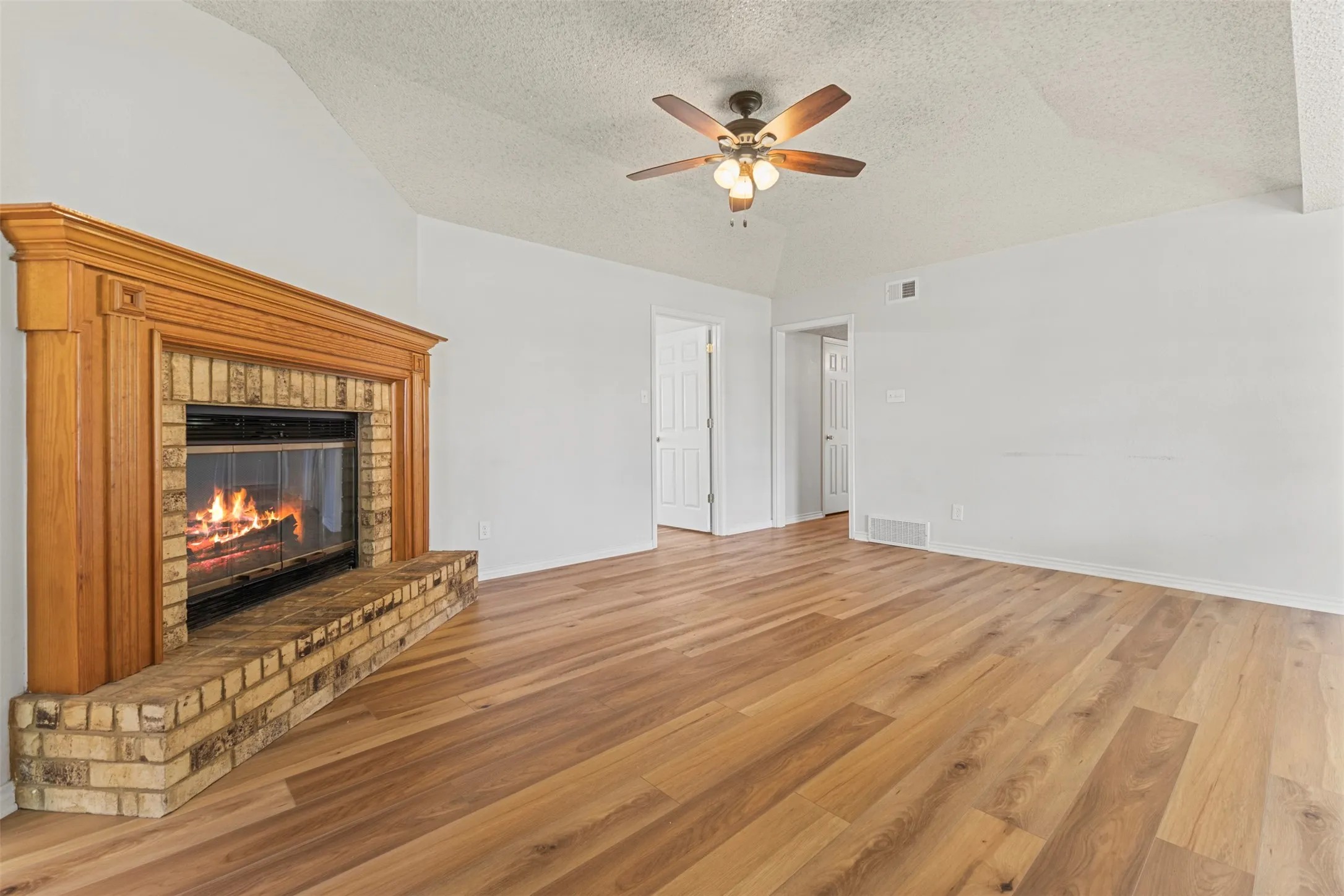 Single Family Residence For Sale in Ellis County , 740 Squire Place, Red Oak, Texas 75154, 3 Bedroom, 2 Bathroom, 2 Garage spaces, 1,625 Sqft, built in 1983, mls#21323825, Real Estate Agent in Red Oak, Homes For Sale in Ellis county, Homes For Sale in Red Oak, Realtor in Red Oak Texas, Real Estate Brokerage Independent Realty Texas, Luminita Cordes Realtor
