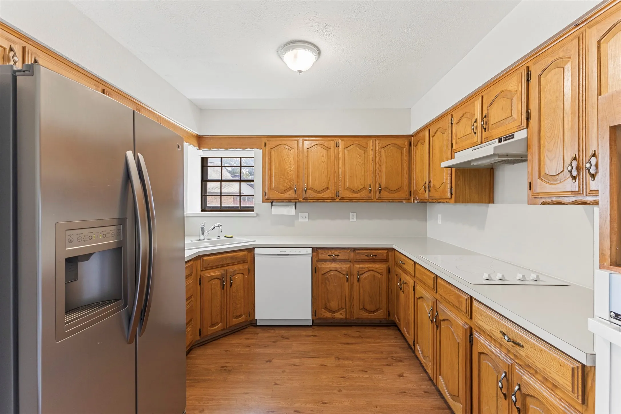 Single Family Residence For Sale in Ellis County , 740 Squire Place, Red Oak, Texas 75154, 3 Bedroom, 2 Bathroom, 2 Garage spaces, 1,625 Sqft, built in 1983, mls#21323825, Real Estate Agent in Red Oak, Homes For Sale in Ellis county, Homes For Sale in Red Oak, Realtor in Red Oak Texas, Real Estate Brokerage Independent Realty Texas, Luminita Cordes Realtor