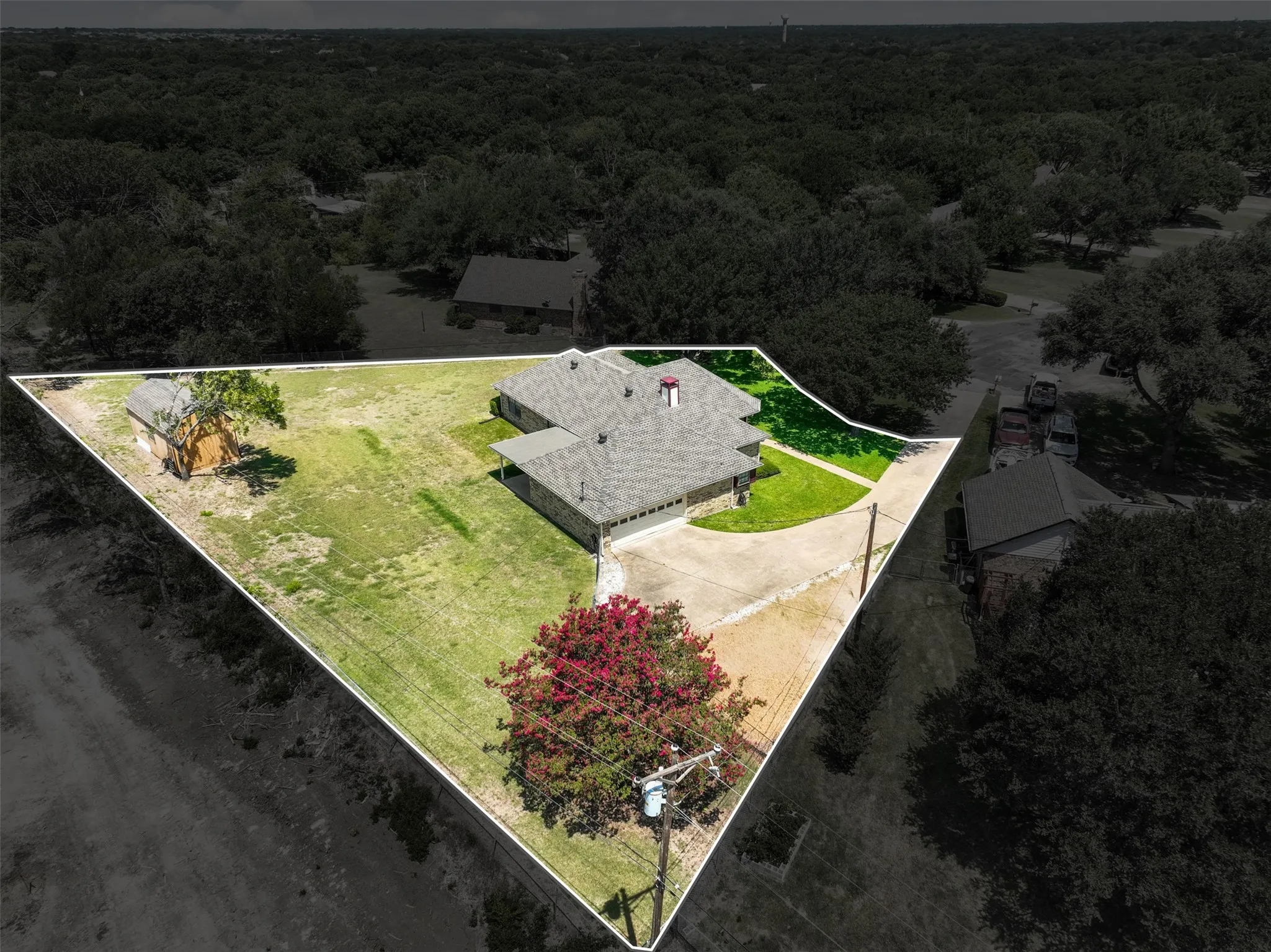Single Family Residence For Sale in Ellis County , 740 Squire Place, Red Oak, Texas 75154, 3 Bedroom, 2 Bathroom, 2 Garage spaces, 1,625 Sqft, built in 1983, mls#21323825, Real Estate Agent in Red Oak, Homes For Sale in Ellis county, Homes For Sale in Red Oak, Realtor in Red Oak Texas, Real Estate Brokerage Independent Realty Texas, Luminita Cordes Realtor