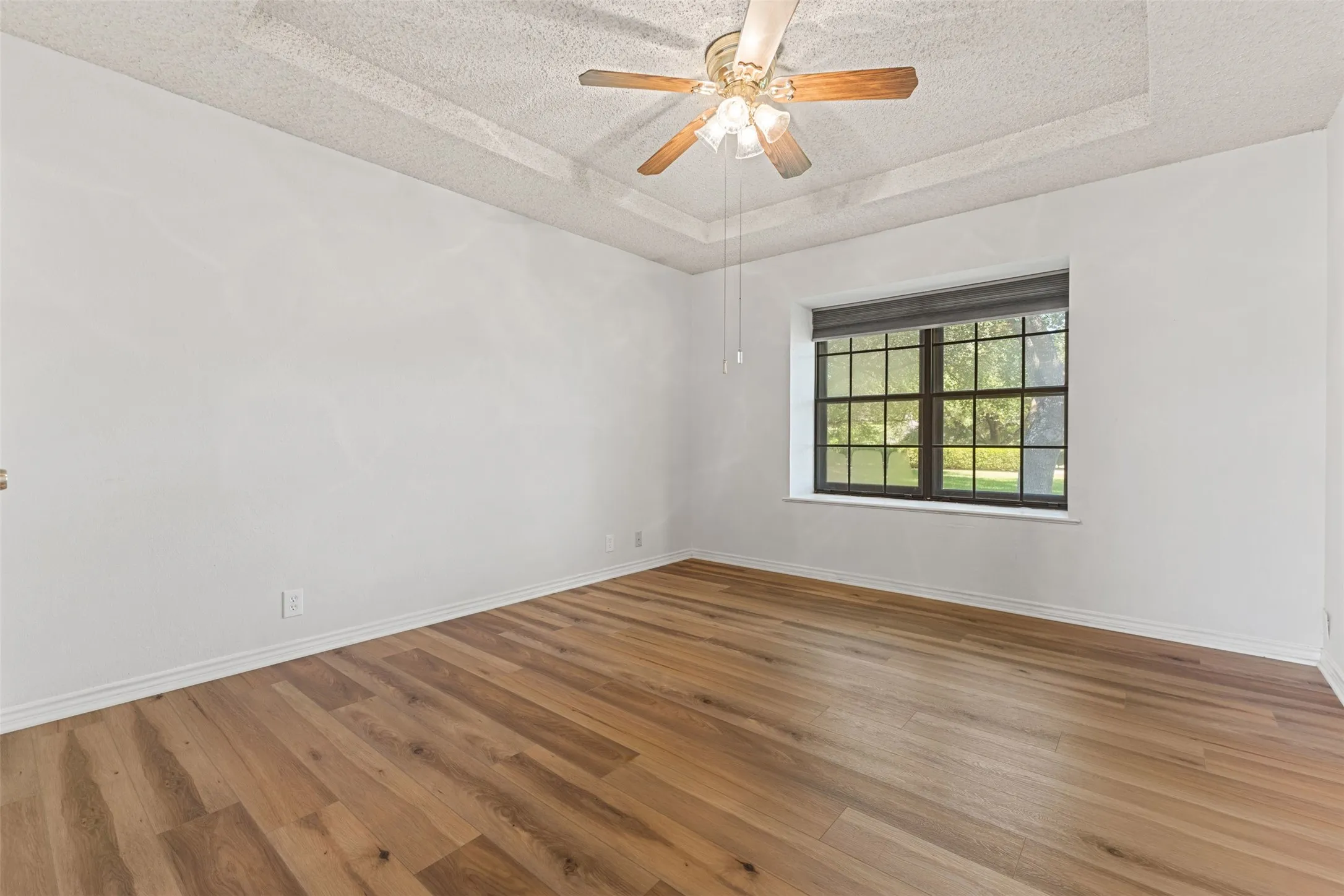 Single Family Residence For Sale in Ellis County , 740 Squire Place, Red Oak, Texas 75154, 3 Bedroom, 2 Bathroom, 2 Garage spaces, 1,625 Sqft, built in 1983, mls#21323825, Real Estate Agent in Red Oak, Homes For Sale in Ellis county, Homes For Sale in Red Oak, Realtor in Red Oak Texas, Real Estate Brokerage Independent Realty Texas, Luminita Cordes Realtor