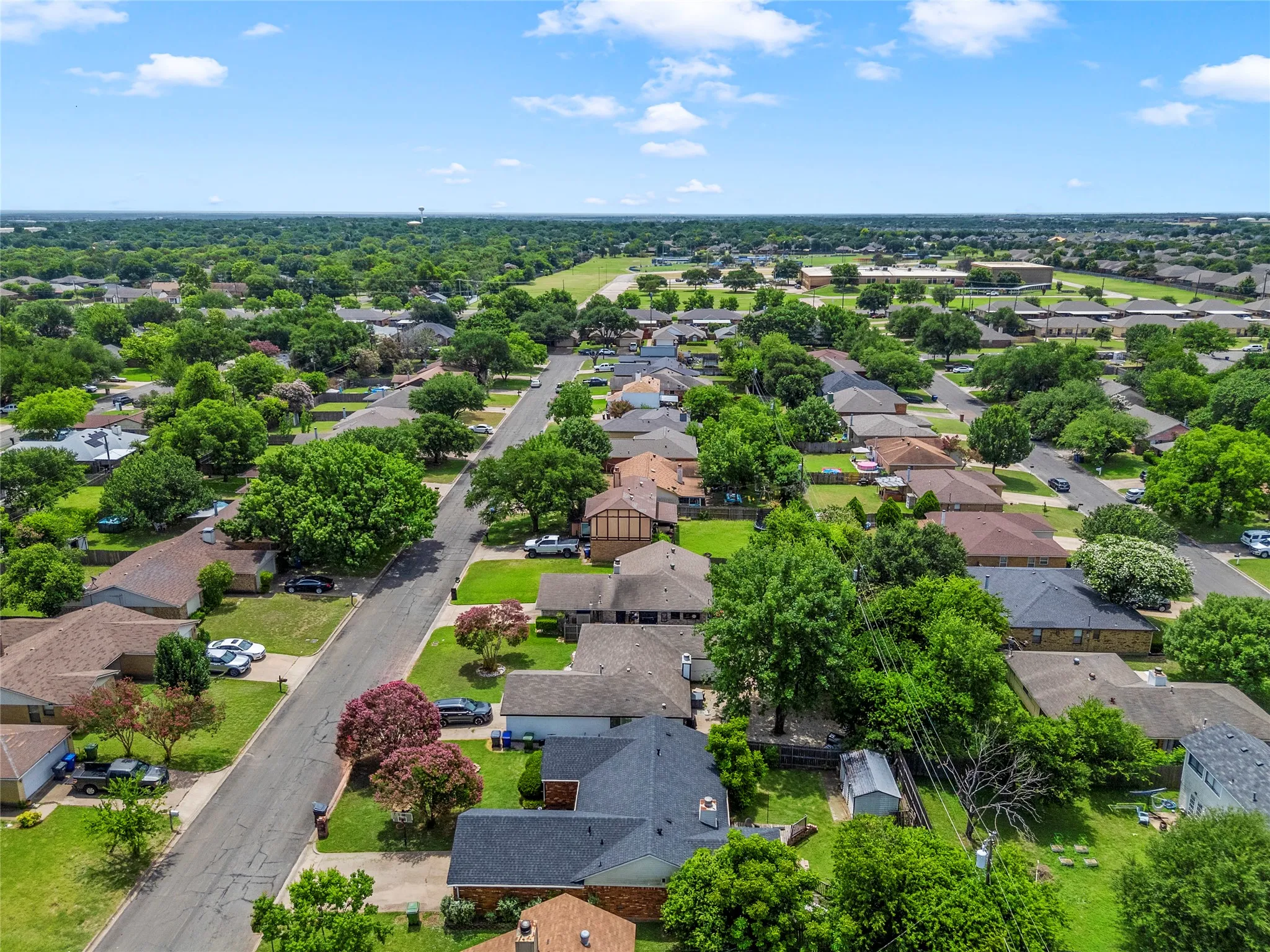 Single Family Residence For Sale in Mc Lennan County , 2105 Real Drive, Woodway, Texas 76712, 4 Bedroom, 2 Bathroom, 2 Garage spaces, 1,563 Sqft, built in 1980, Price $255,000, mls#21323699, Real Estate Agent in Woodway, Homes For Sale in Mc Lennan county, Homes For Sale in Woodway, Realtor in Woodway Texas, Real Estate Brokerage Independent Realty Texas, Luminita Cordes Realtor
