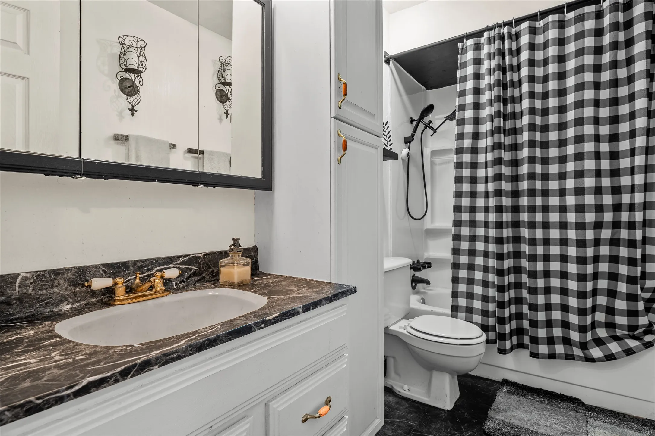 Single Family Residence For Sale in Mc Lennan County , 2105 Real Drive, Woodway, Texas 76712, 4 Bedroom, 2 Bathroom, 2 Garage spaces, 1,563 Sqft, built in 1980, Price $255,000, mls#21323699, Real Estate Agent in Woodway, Homes For Sale in Mc Lennan county, Homes For Sale in Woodway, Realtor in Woodway Texas, Real Estate Brokerage Independent Realty Texas, Luminita Cordes Realtor