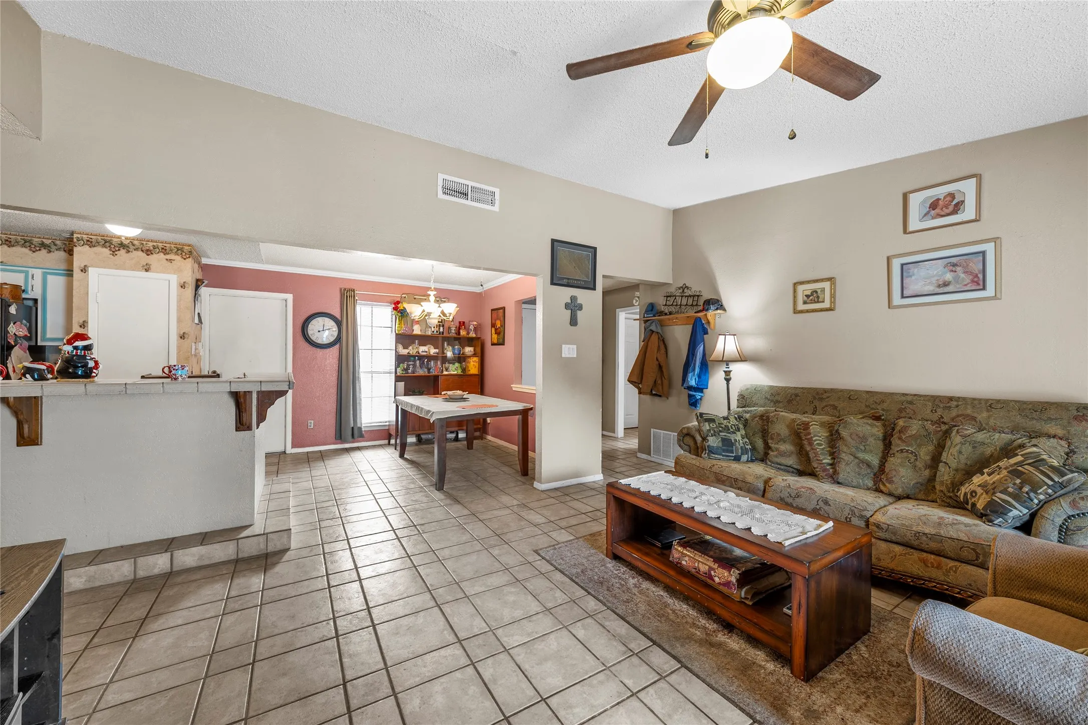Single Family Residence For Sale in Mc Lennan County , 2105 Real Drive, Woodway, Texas 76712, 4 Bedroom, 2 Bathroom, 2 Garage spaces, 1,563 Sqft, built in 1980, Price $255,000, mls#21323699, Real Estate Agent in Woodway, Homes For Sale in Mc Lennan county, Homes For Sale in Woodway, Realtor in Woodway Texas, Real Estate Brokerage Independent Realty Texas, Luminita Cordes Realtor