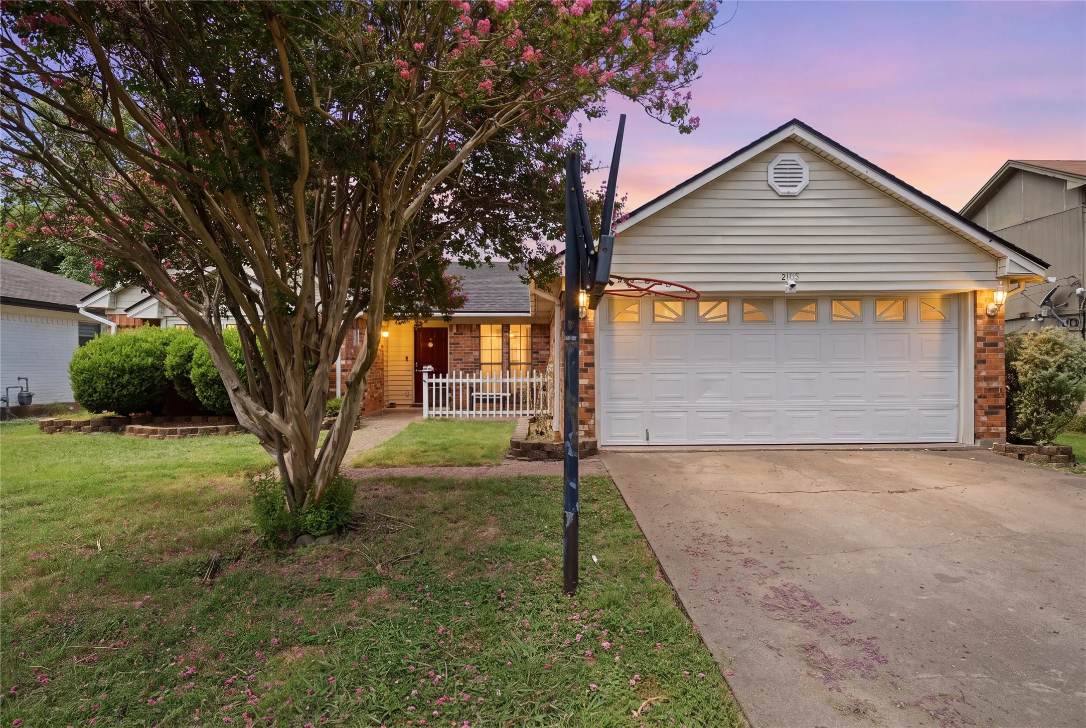 Single Family Residence For Sale in Mc Lennan County , 2105 Real Drive, Woodway, Texas 76712, 4 Bedroom, 2 Bathroom, 2 Garage spaces, 1,563 Sqft, built in 1980, Price $255,000, mls#21323699, Real Estate Agent in Woodway, Homes For Sale in Mc Lennan county, Homes For Sale in Woodway, Realtor in Woodway Texas, Real Estate Brokerage Independent Realty Texas, Luminita Cordes Realtor