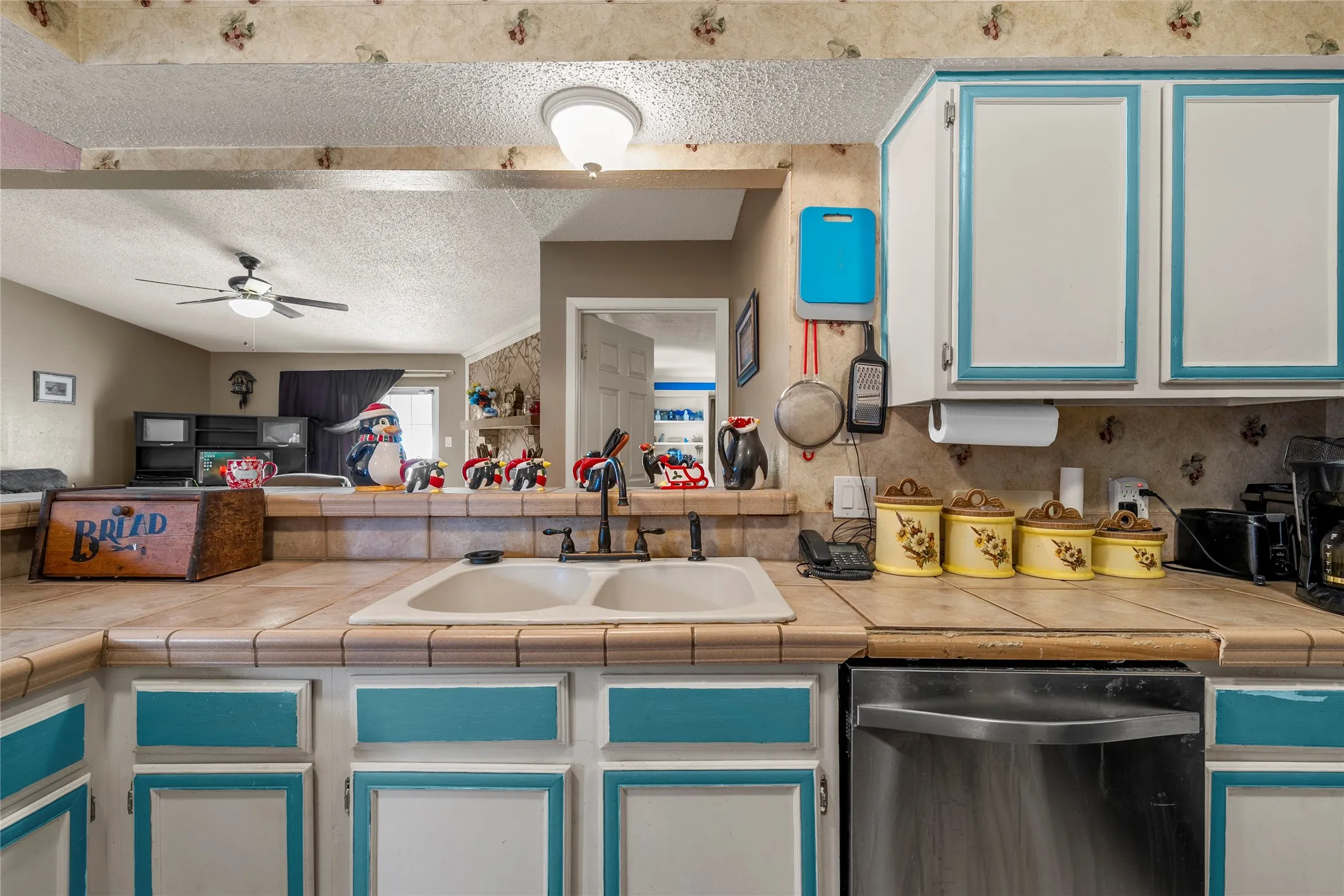 Single Family Residence For Sale in Mc Lennan County , 2105 Real Drive, Woodway, Texas 76712, 4 Bedroom, 2 Bathroom, 2 Garage spaces, 1,563 Sqft, built in 1980, Price $255,000, mls#21323699, Real Estate Agent in Woodway, Homes For Sale in Mc Lennan county, Homes For Sale in Woodway, Realtor in Woodway Texas, Real Estate Brokerage Independent Realty Texas, Luminita Cordes Realtor