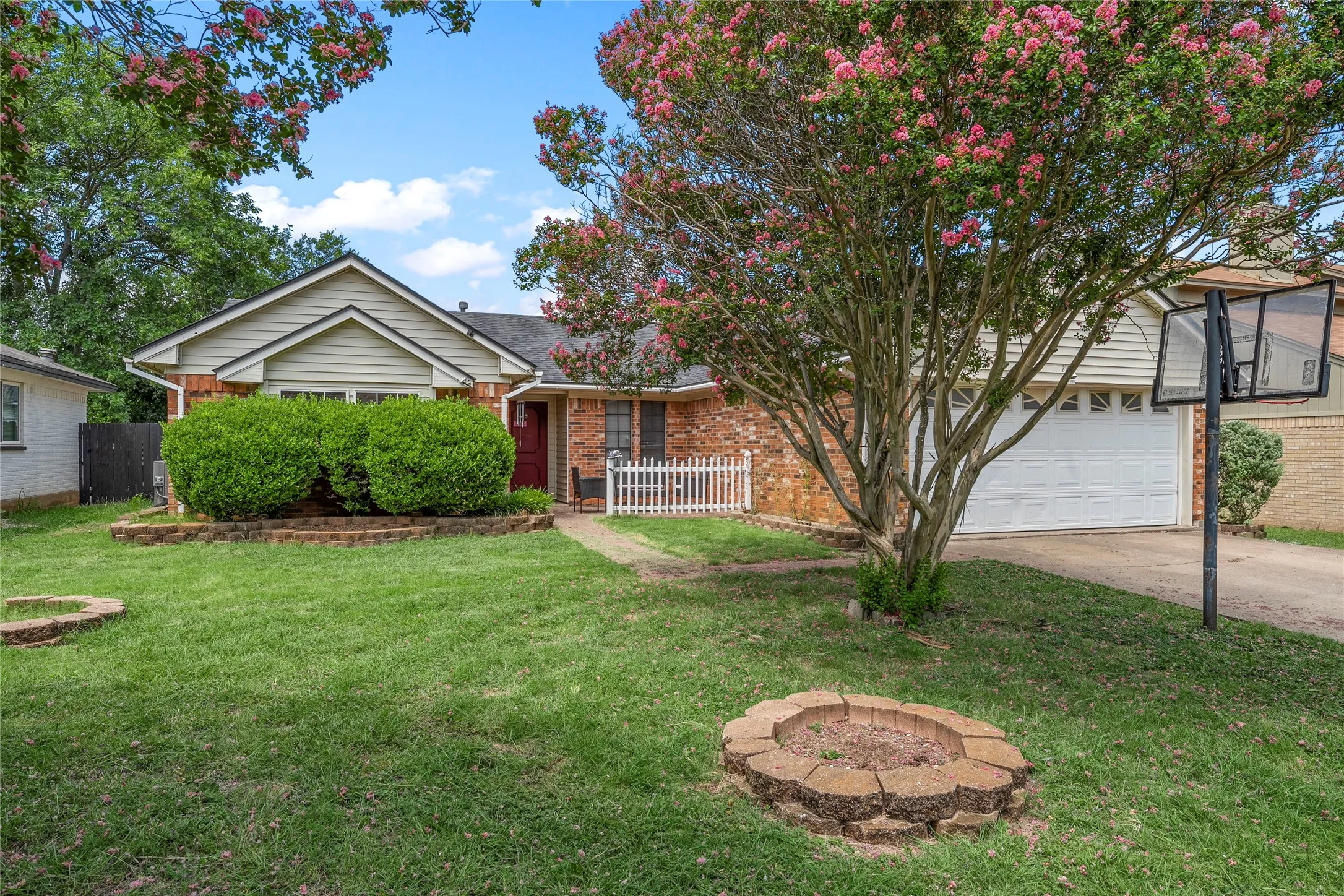 Single Family Residence For Sale in Mc Lennan County , 2105 Real Drive, Woodway, Texas 76712, 4 Bedroom, 2 Bathroom, 2 Garage spaces, 1,563 Sqft, built in 1980, Price $255,000, mls#21323699, Real Estate Agent in Woodway, Homes For Sale in Mc Lennan county, Homes For Sale in Woodway, Realtor in Woodway Texas, Real Estate Brokerage Independent Realty Texas, Luminita Cordes Realtor