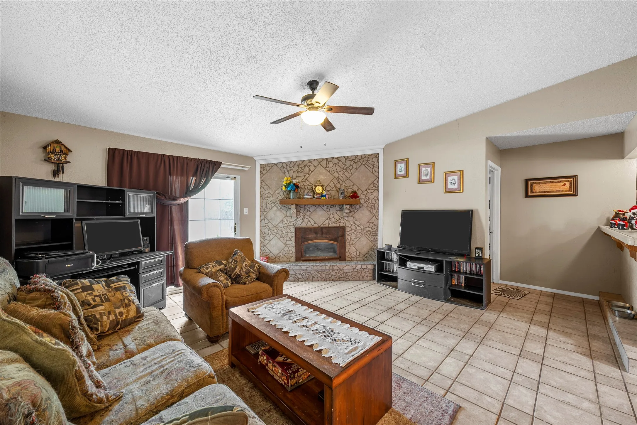 Single Family Residence For Sale in Mc Lennan County , 2105 Real Drive, Woodway, Texas 76712, 4 Bedroom, 2 Bathroom, 2 Garage spaces, 1,563 Sqft, built in 1980, Price $255,000, mls#21323699, Real Estate Agent in Woodway, Homes For Sale in Mc Lennan county, Homes For Sale in Woodway, Realtor in Woodway Texas, Real Estate Brokerage Independent Realty Texas, Luminita Cordes Realtor