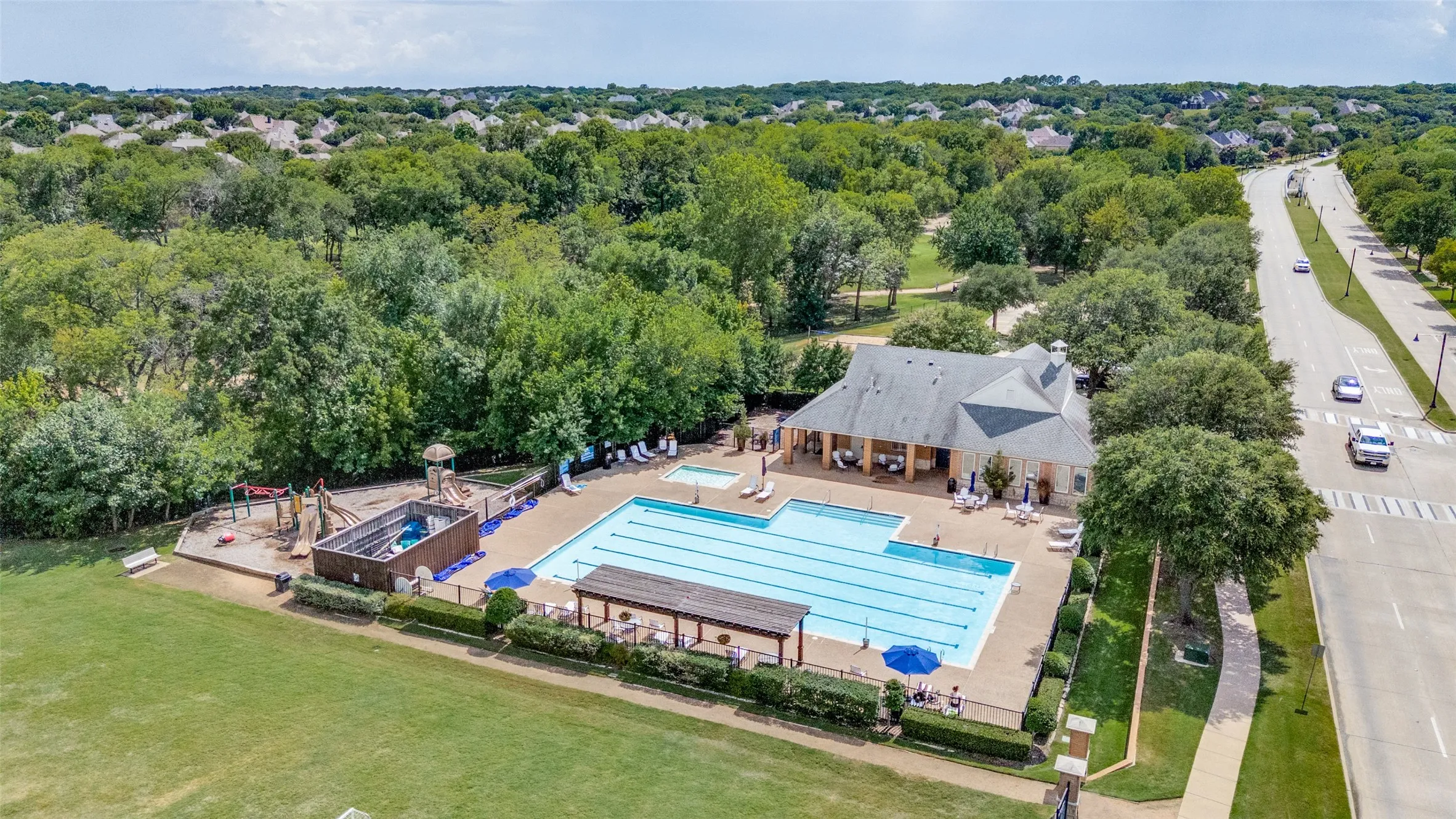 Single Family Residence For Sale in Tarrant County , 618 Goliad Drive, Keller, Texas 76248, 4 Bedroom, 4 Bathroom, 3 Garage spaces, 3,964 Sqft, built in 2001, mls#21322670, Real Estate Agent in Keller, Homes For Sale in Tarrant county, Homes For Sale in Keller, Realtor in Keller Texas, Real Estate Brokerage Independent Realty Texas, Luminita Cordes Realtor