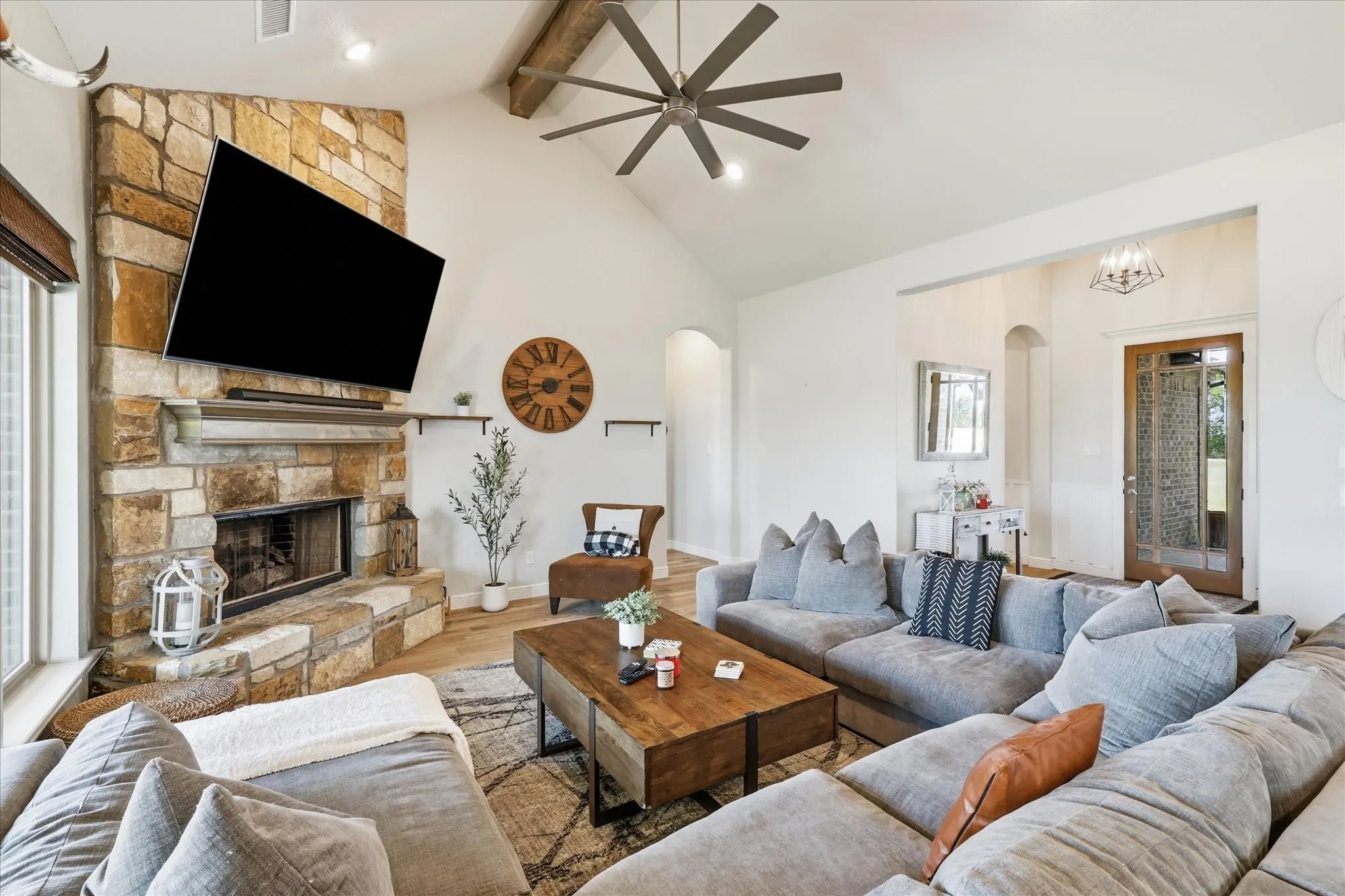 Single Family Residence For Sale in Parker County , 6929 Veal Station Road, Weatherford, Texas 76085, 4 Bedroom, 3 Bathroom, 3 Garage spaces, 2,328 Sqft, built in 2020, mls#21318410, Real Estate Agent in Weatherford, Homes For Sale in Parker county, Homes For Sale in Weatherford, Realtor in Weatherford Texas, Real Estate Brokerage Independent Realty Texas, Luminita Cordes Realtor